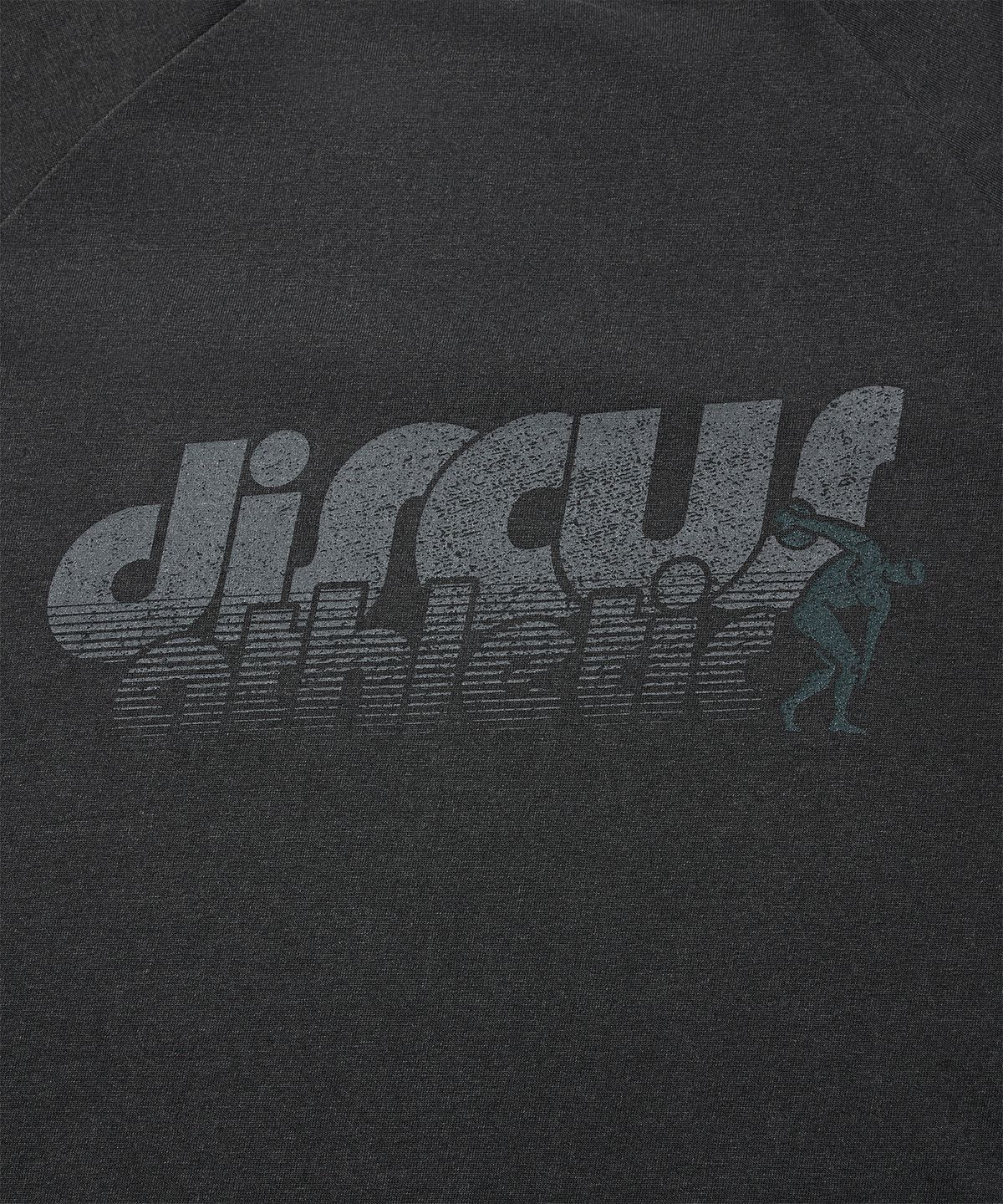 디스커스 애슬레틱(DISCUS ATHLETIC) 래글런 로고 롱슬리브 피그먼트 차콜