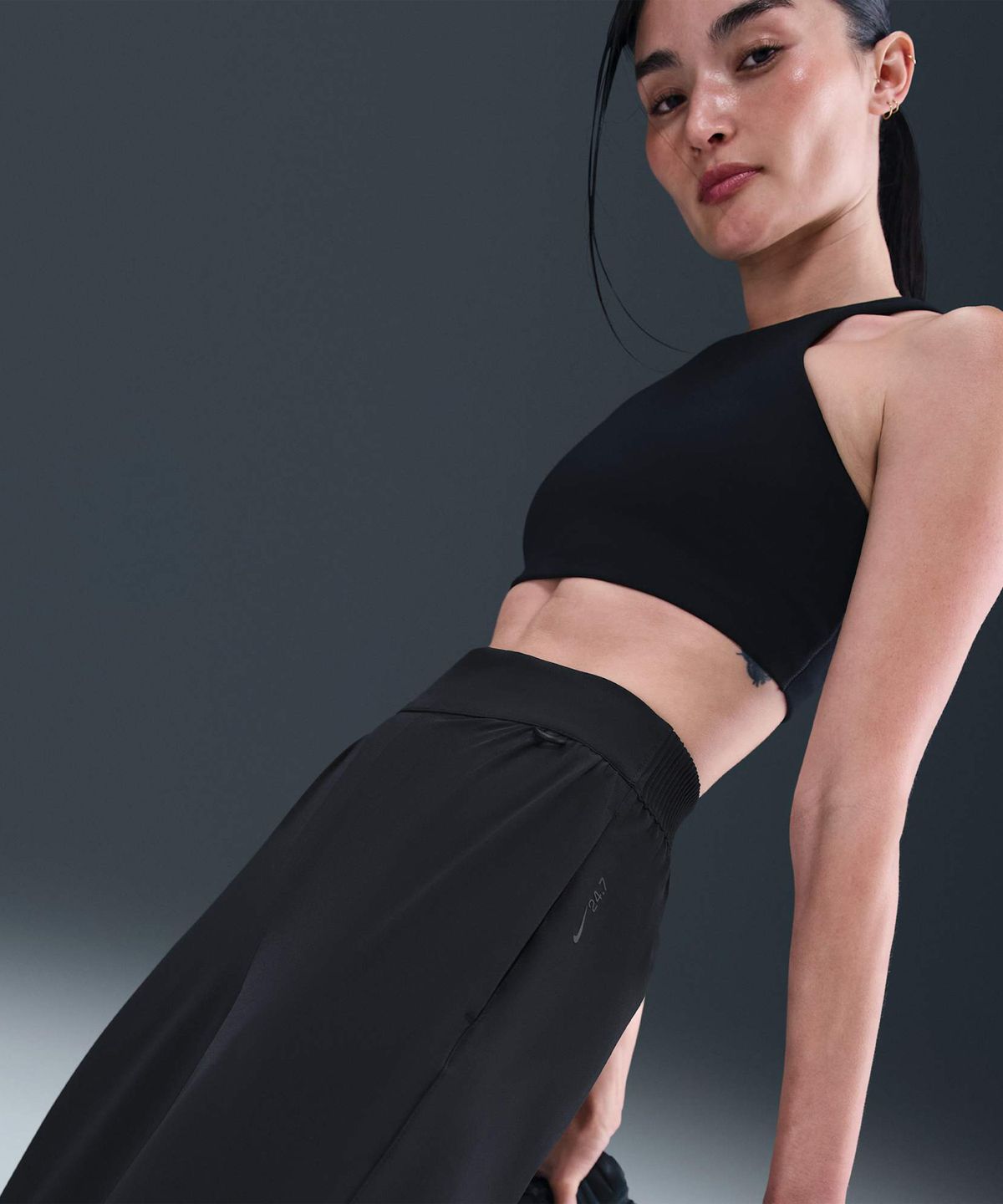 나이키(NIKE) 24.7 퍼펙트스트레치 드라이 핏 하이웨이스트 루즈 배럴 레그 팬츠 W - 블랙:다크 스모크 그레이 / HQ0231-010