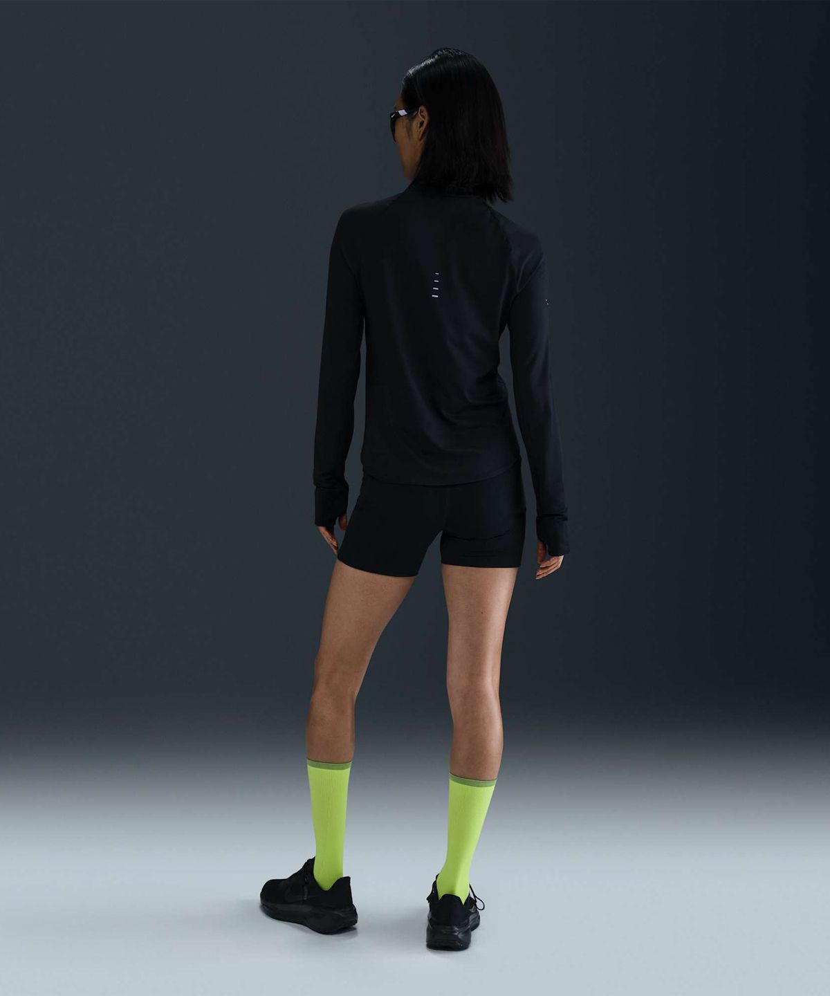 나이키(NIKE) 스위프트 드라이 핏 UV 긴소매 크루넥 러닝 탑 W - 블랙 / HQ0504-010