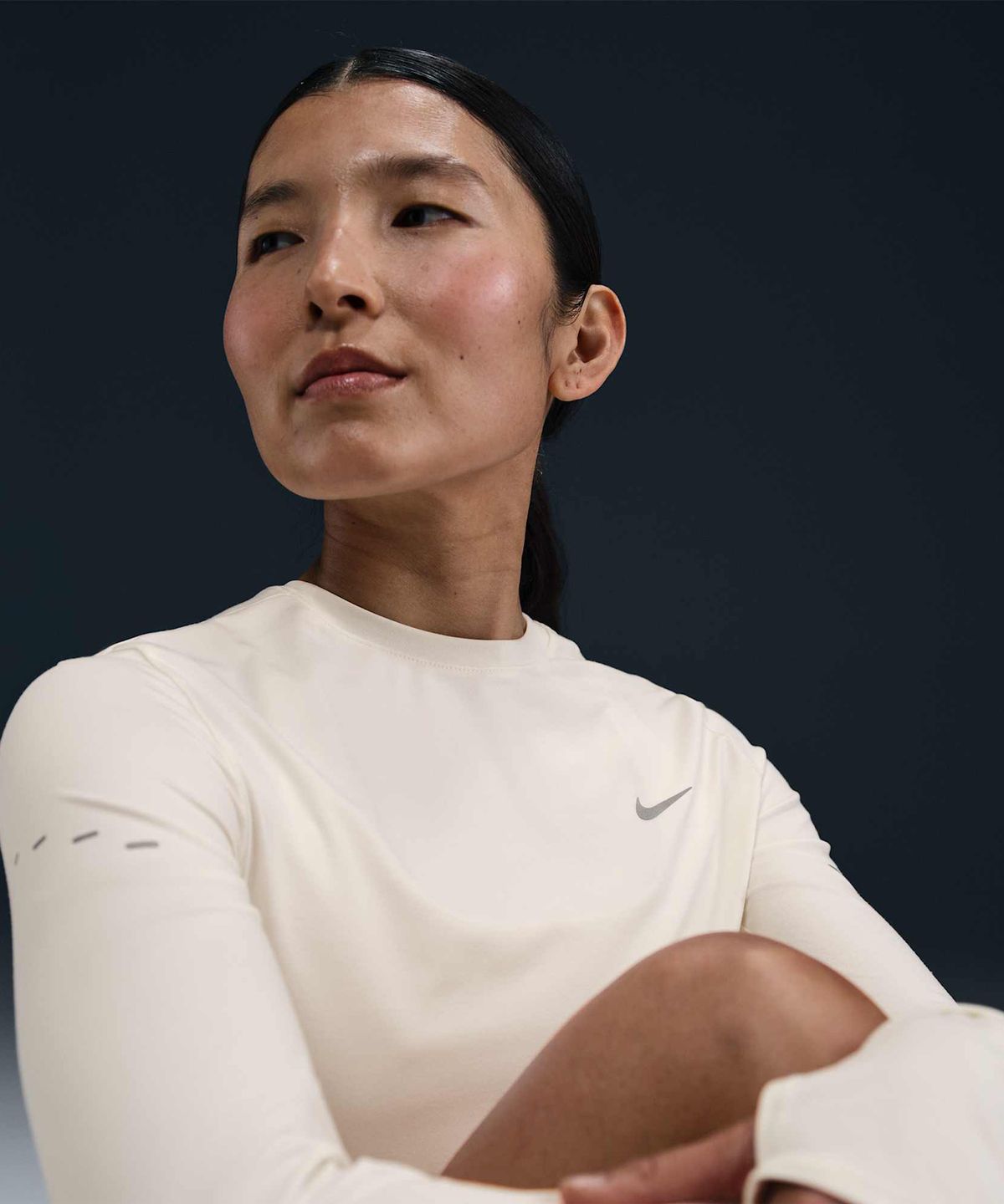 나이키(NIKE) 스위프트 드라이 핏 UV 긴소매 크루넥 러닝 탑 W - 세일 / HQ0504-133
