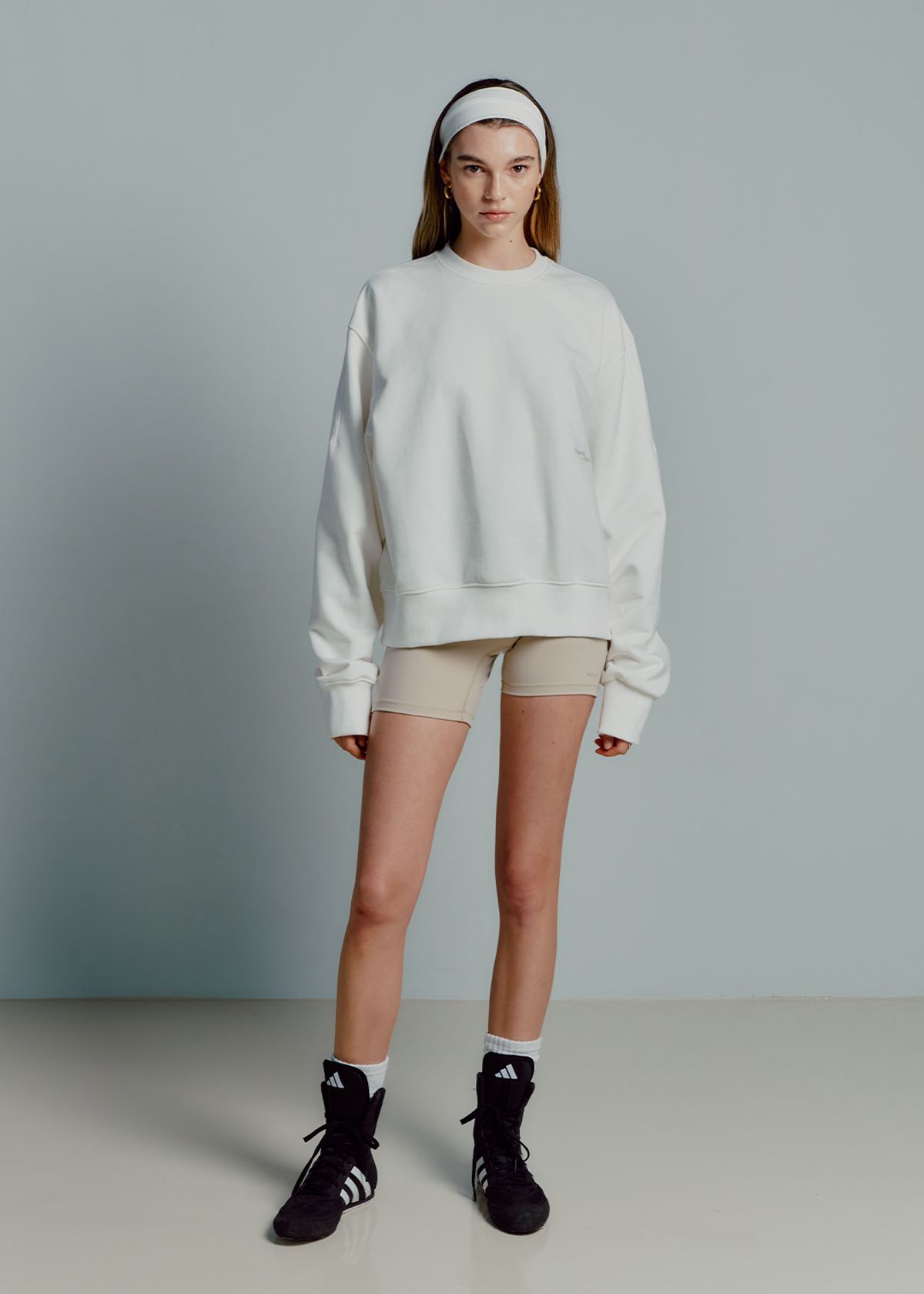 민아송(MINA SONG) ESSENTIAL SWEAT SHIRT - OFF WHITE