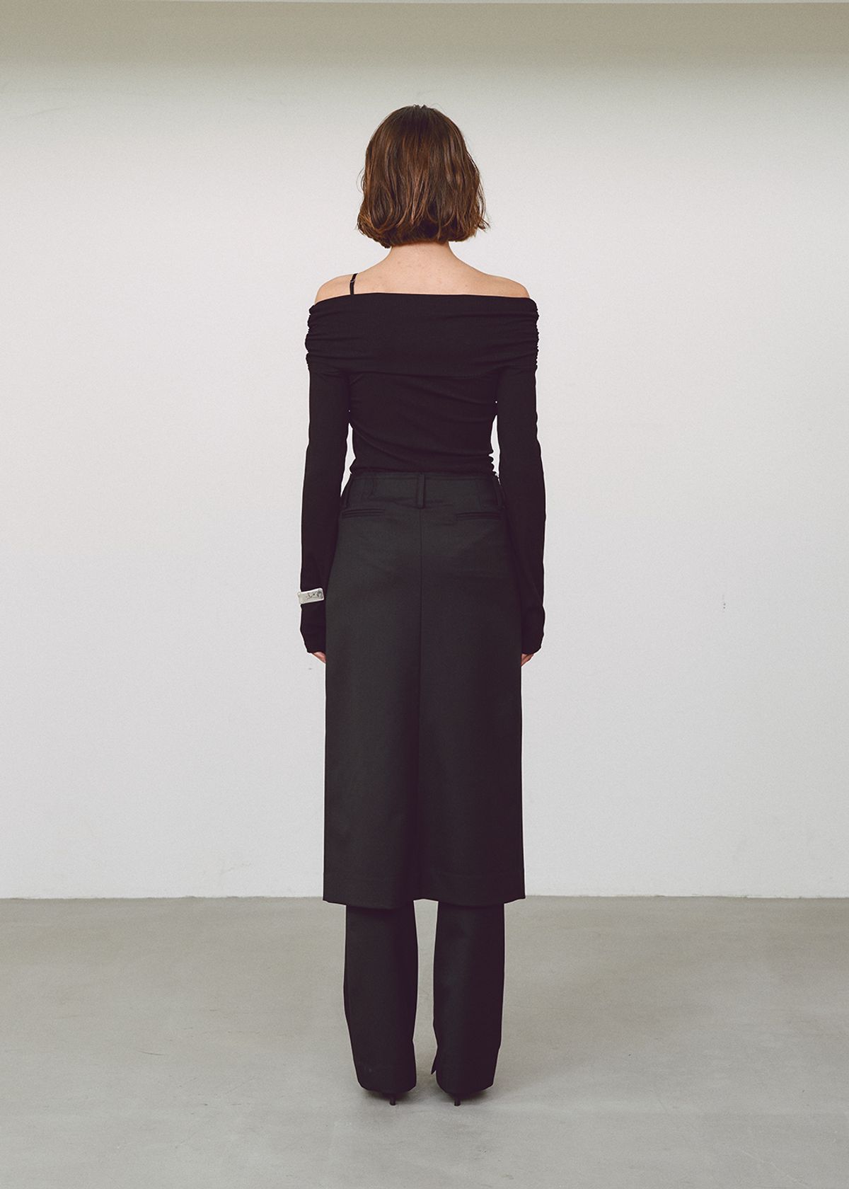 민아송(MINA SONG) ESSENTIAL OFF SHOULDER TOP - BLACK