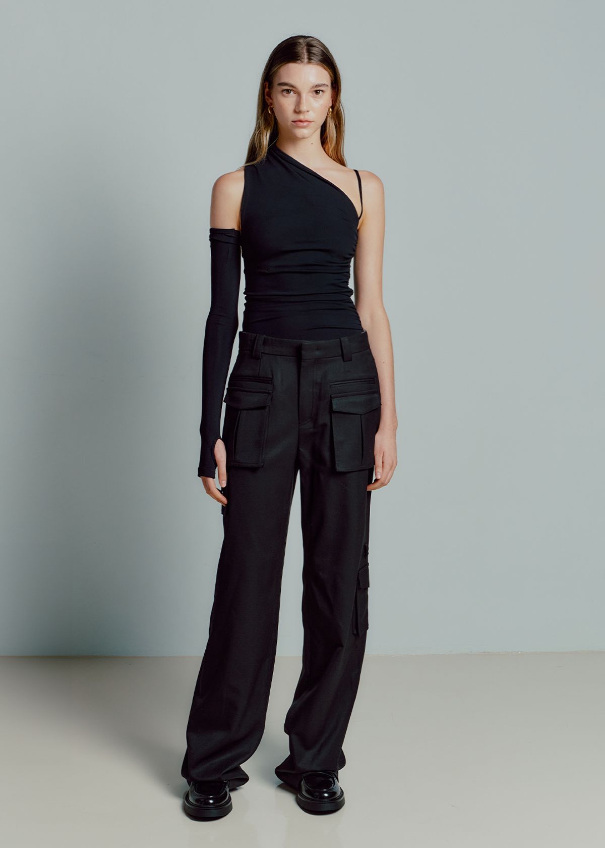 민아송(MINA SONG) ESSENTIAL ONE SHOULDER TOP - BLACK