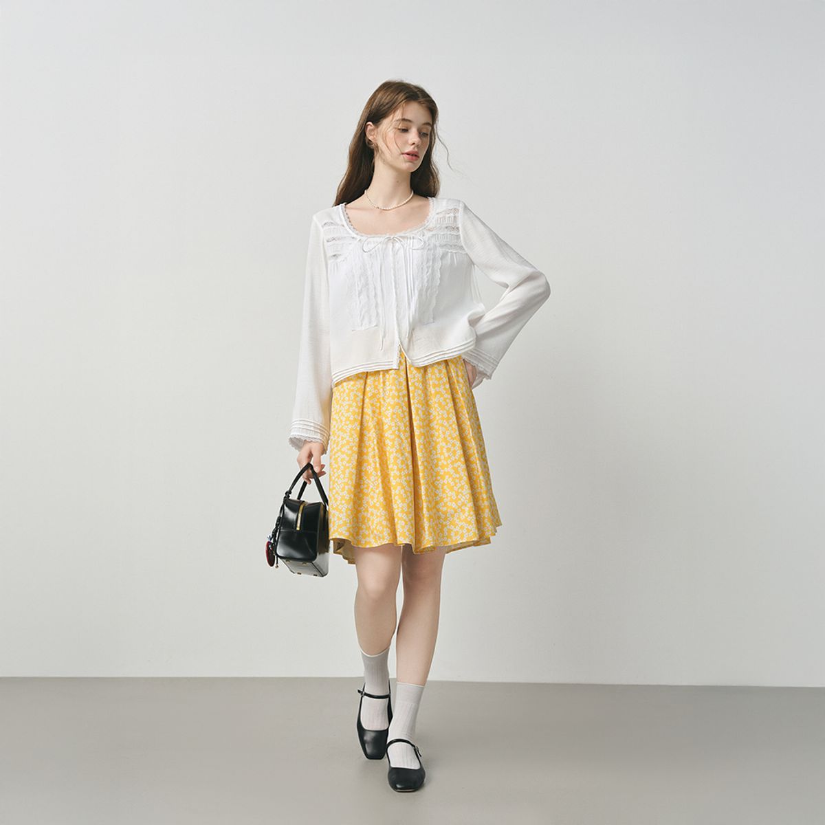 웬스데이딜라잇(WEDNESDAY DELIGHT) WD_Lace ribbon long sleeve blouse