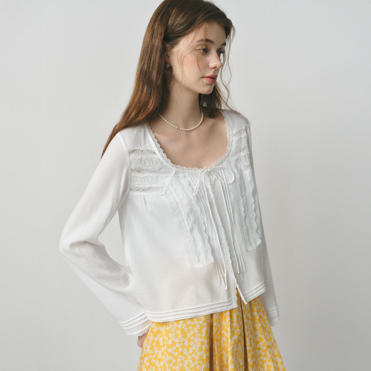 웬스데이딜라잇(WEDNESDAY DELIGHT) WD_Lace ribbon long sleeve blouse