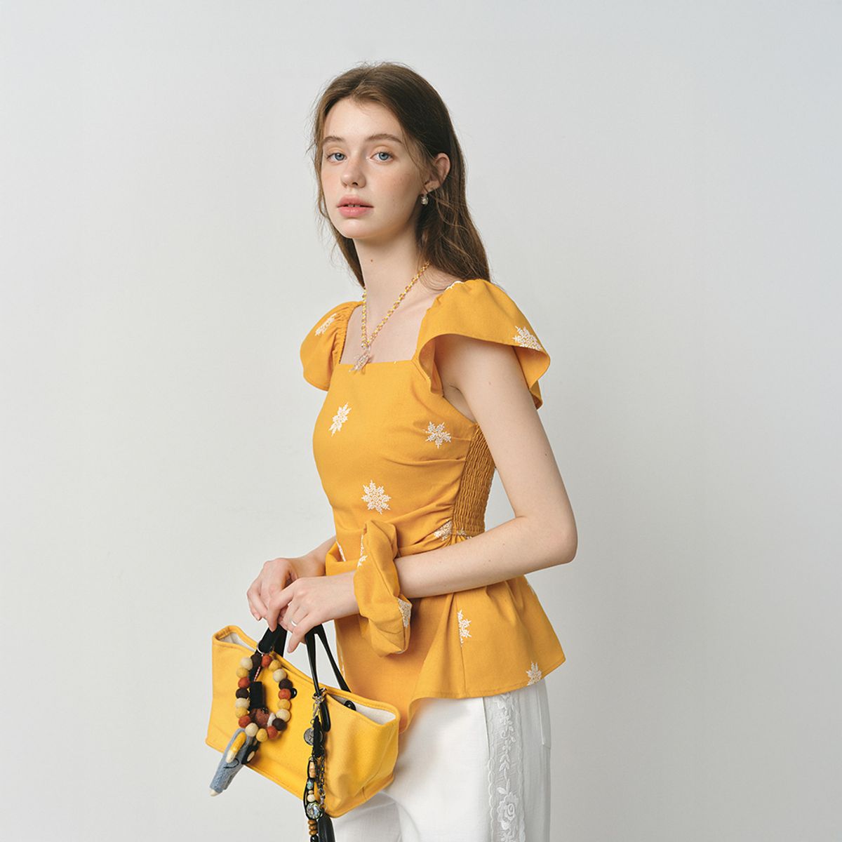 웬스데이딜라잇(WEDNESDAY DELIGHT) WD_Shirring square neck blouse