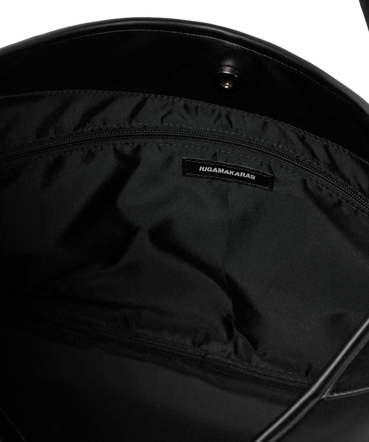 이우가마카라스(IUGAMAKARAS) Essential Hobo Shoulder Bag (Black)