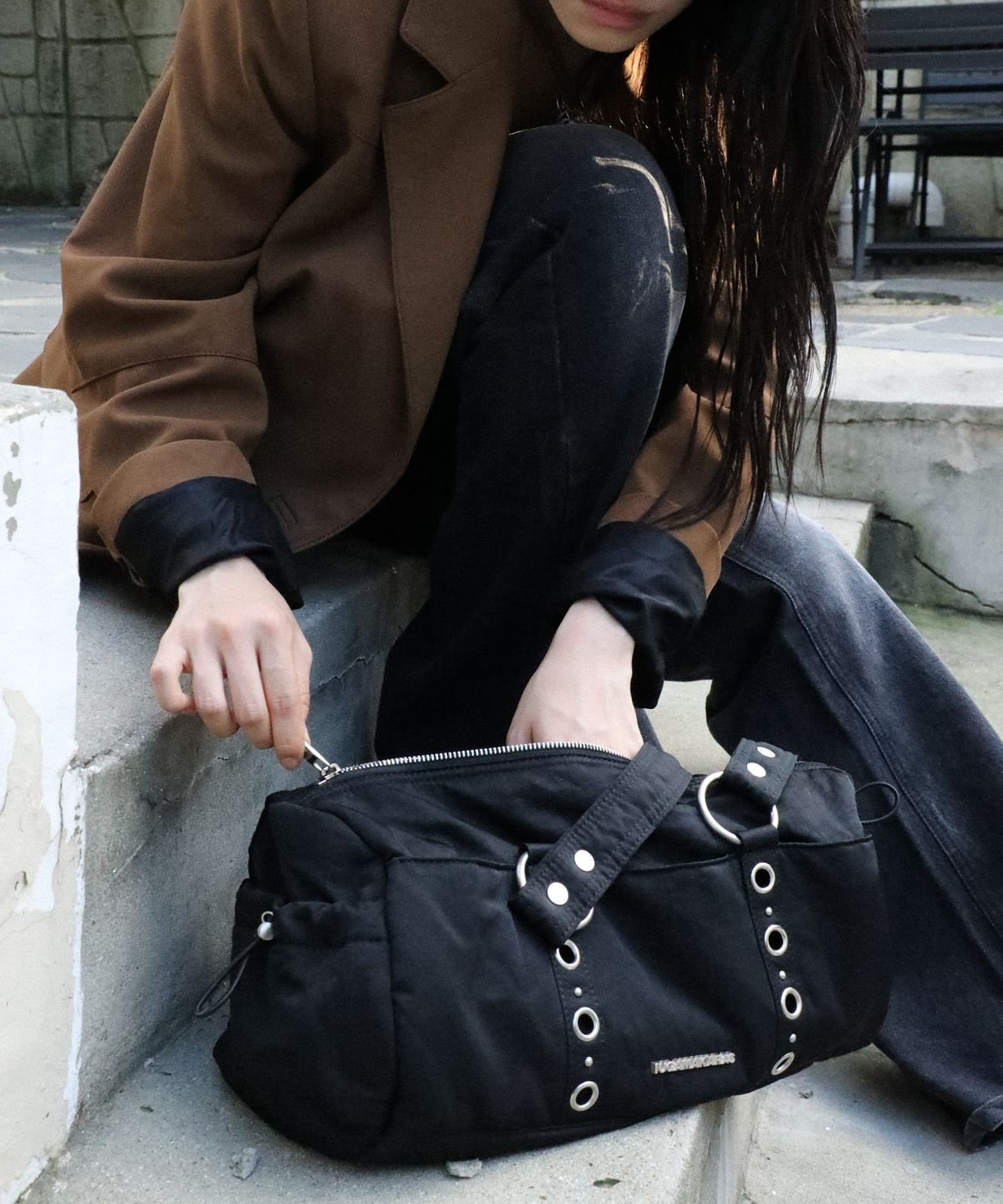 이우가마카라스(IUGAMAKARAS) Nylon Eyelet Duffle Bag (Black)