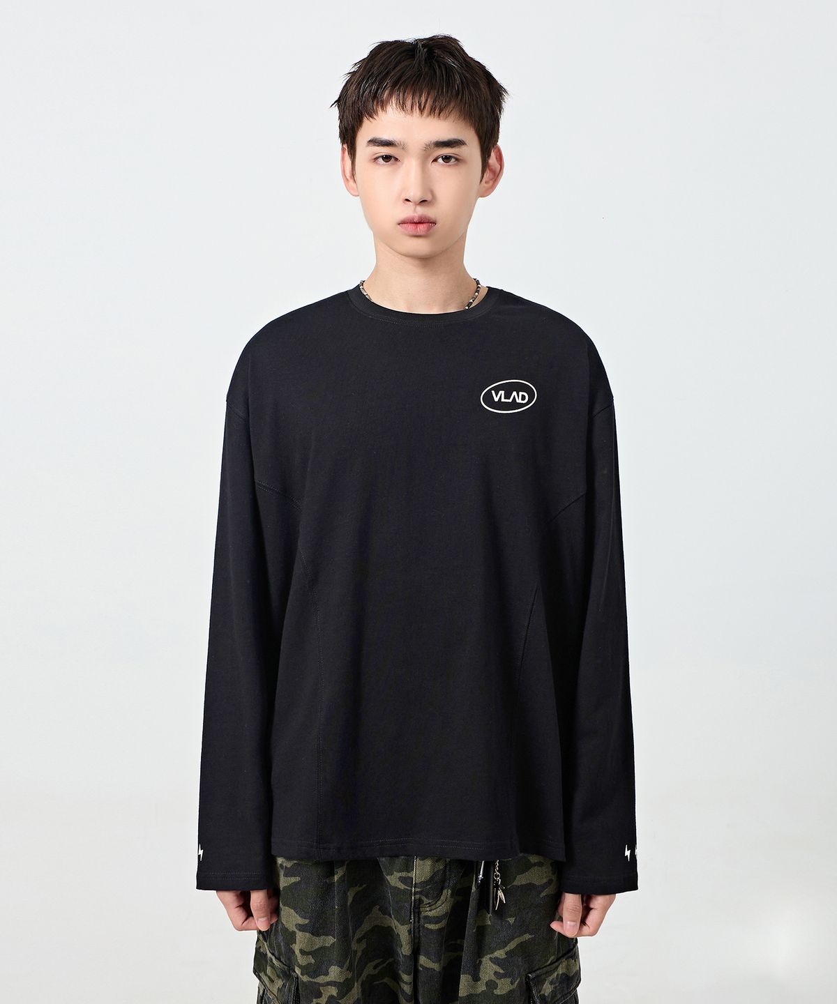 디미트리블랙(DIMITRI BLACK) VLAD 스몰 로고 티셔츠_블랙