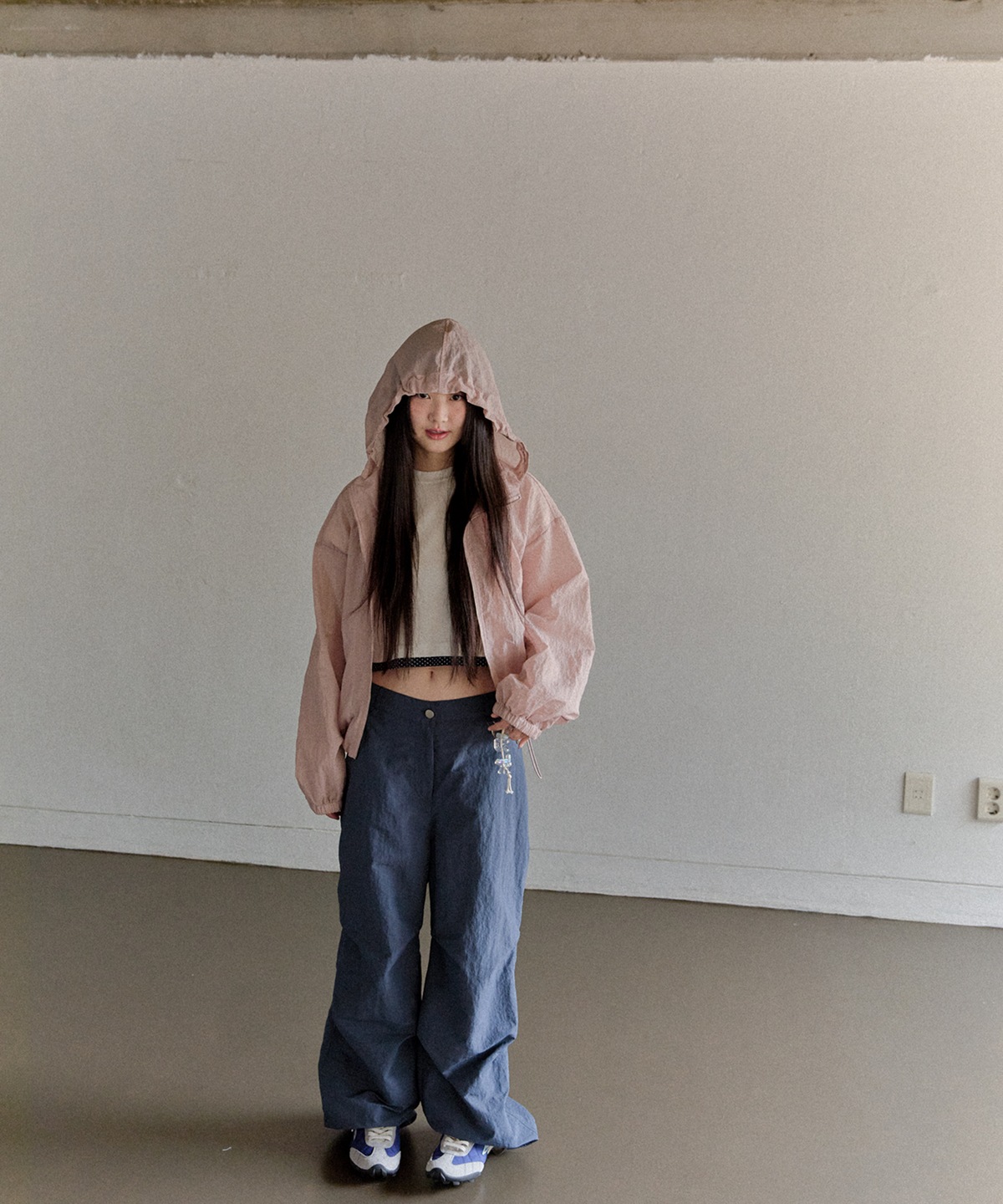 플러티(FLIRTY) 라벨 포인트 나일론 파라슈트 팬츠 (Blue)