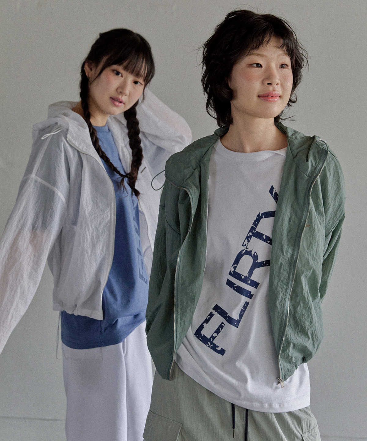 플러티(FLIRTY) FLIRTY 빈티지 로고 피그먼트 스냅 티셔츠 (White)