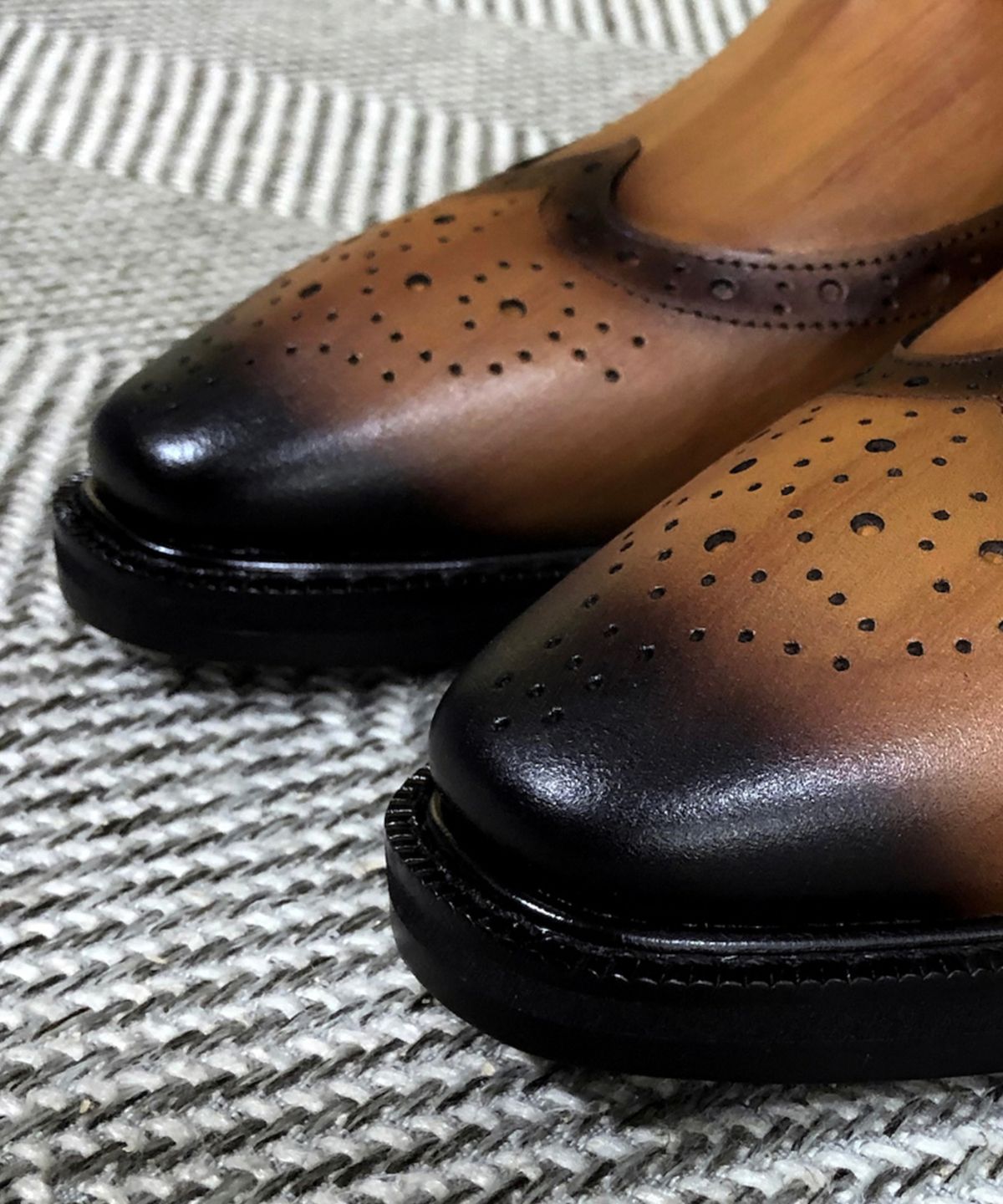 조앤슈(JOENSHOE) 던킨 싱글 몽크스크랩 우드브라운