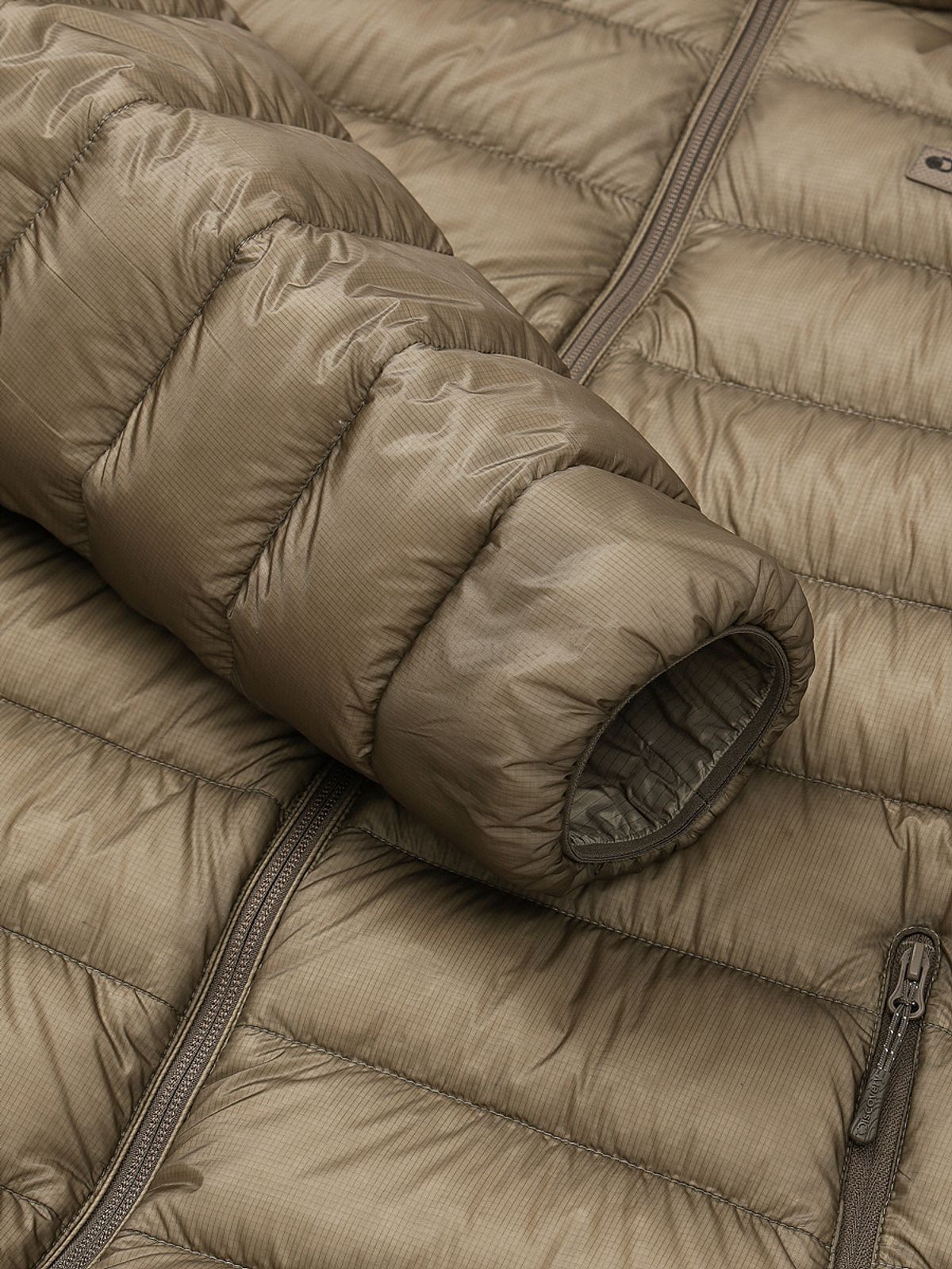 디스커버리 익스페디션(DISCOVERY EXPEDITION) 남성 올버트 구스다운 경량패딩 (BEIGE)