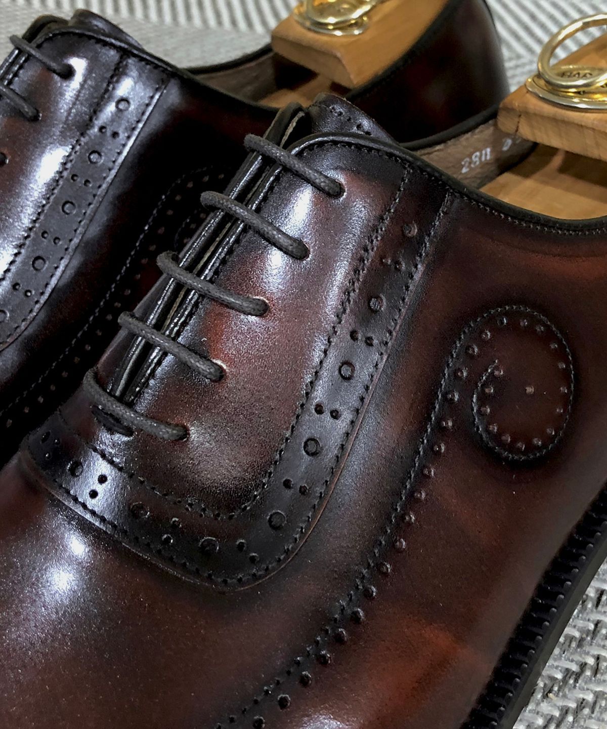 조앤슈(JOENSHOE) 클래식 펀칭 커버 옥스퍼드 레드브라운