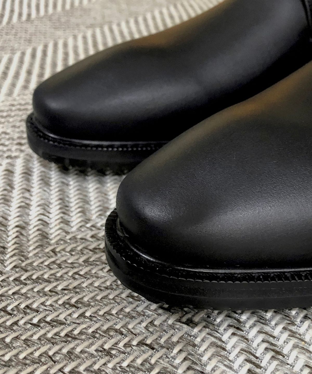 조앤슈(JOENSHOE) 슈만 원버클 미들 몽크스트랩 매트블랙