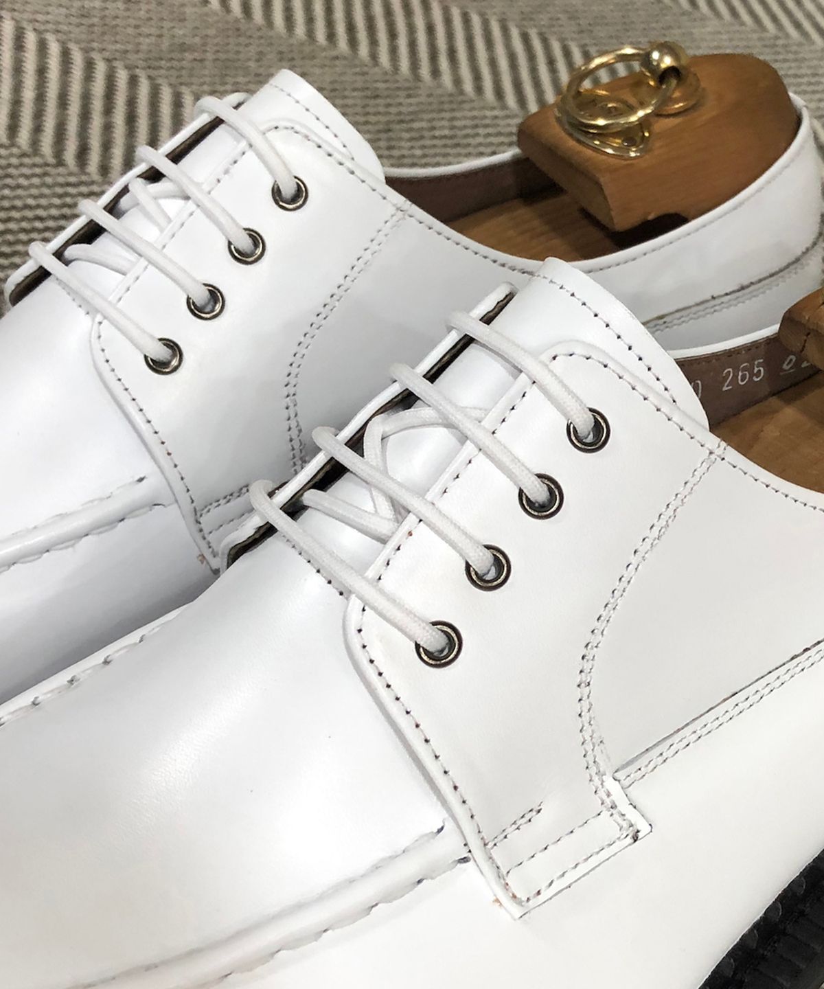 조앤슈(JOENSHOE) 버그너 유팁 투톤 워커 화이트