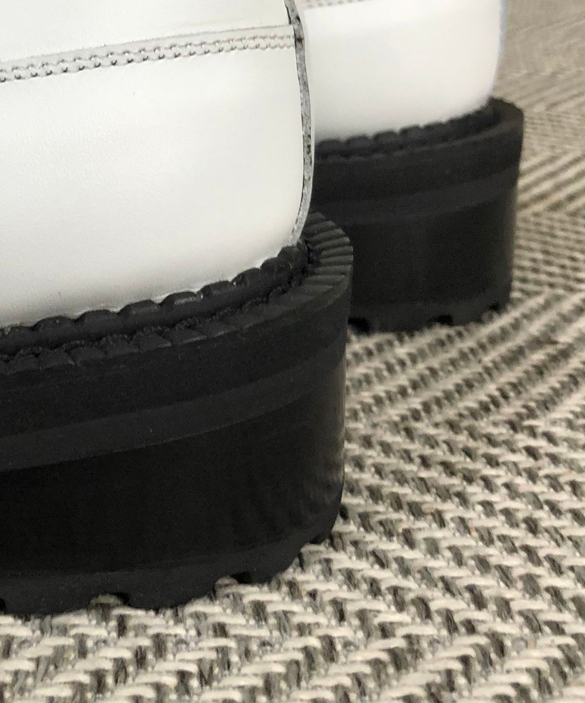 조앤슈(JOENSHOE) 버그너 유팁 투톤 워커 화이트