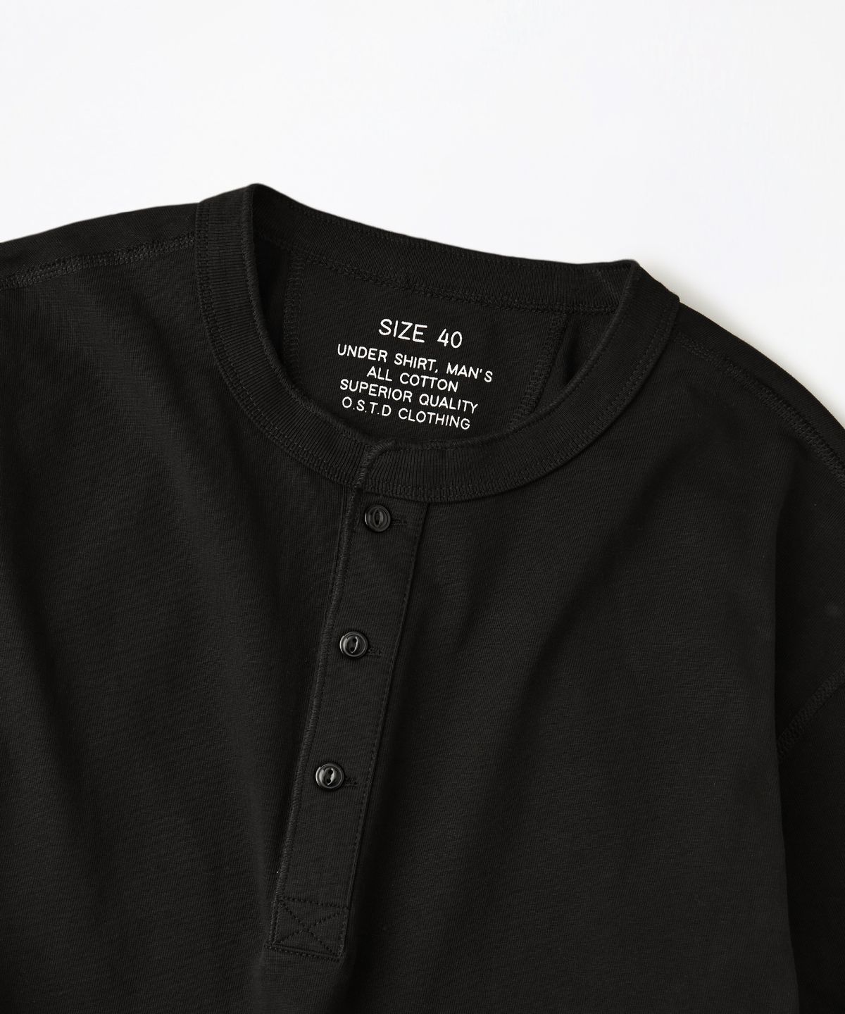 아웃스탠딩(OUTSTANDING) HENLEY NECK LONG SLEEVE TEE_BLACK