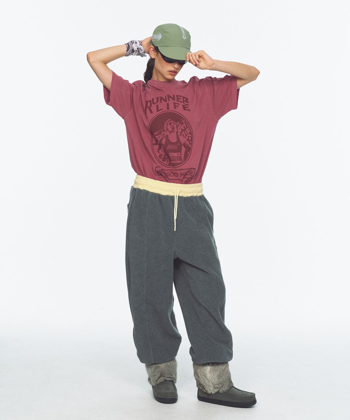 미나수(MENASOO) 275g Heavy Cotton Runner Graffiti Pigment T Shirt_Burgundy