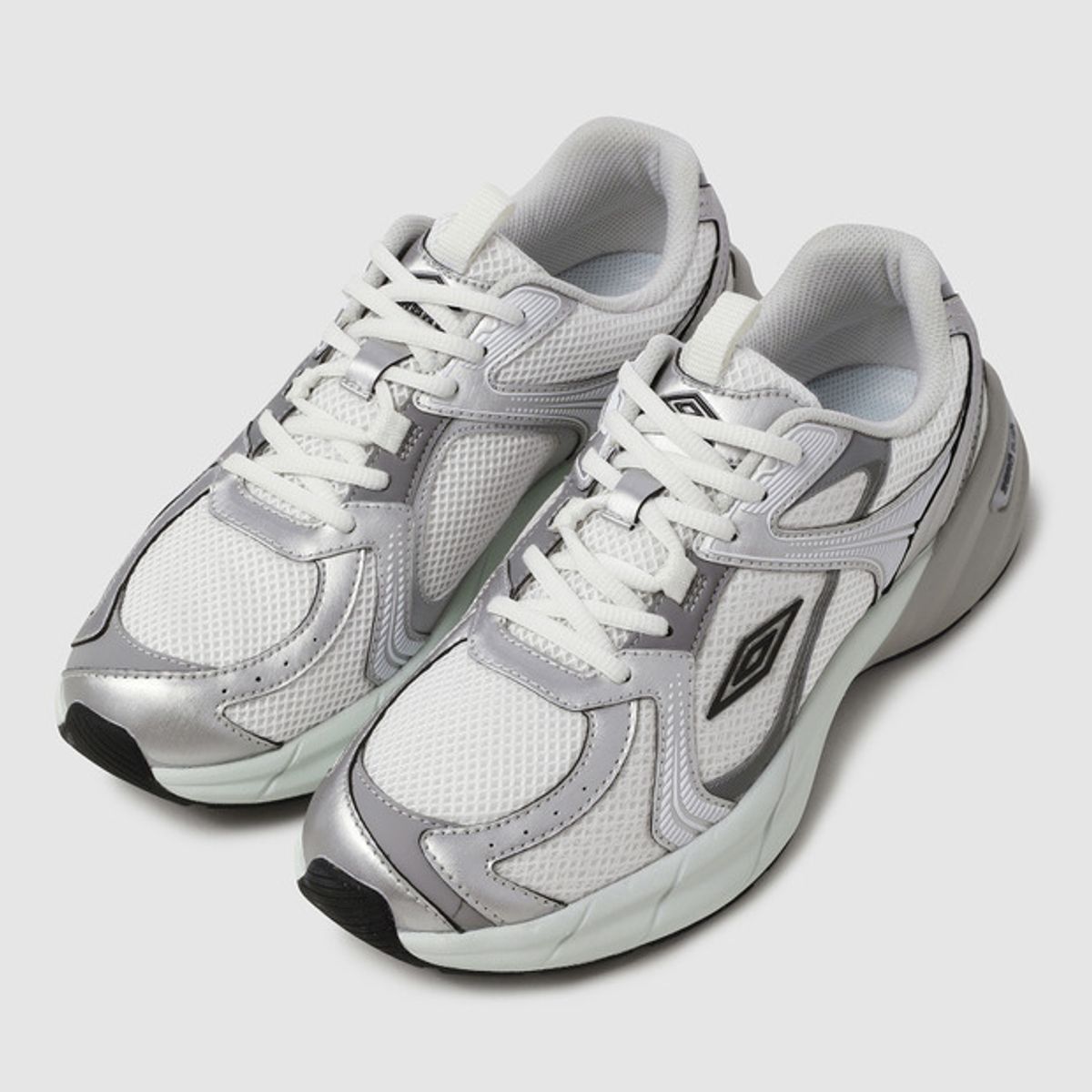 엄브로(UMBRO) POST RUN- MESH (포스트런- 메쉬) 화이트 그레이(UQ323CTP70)