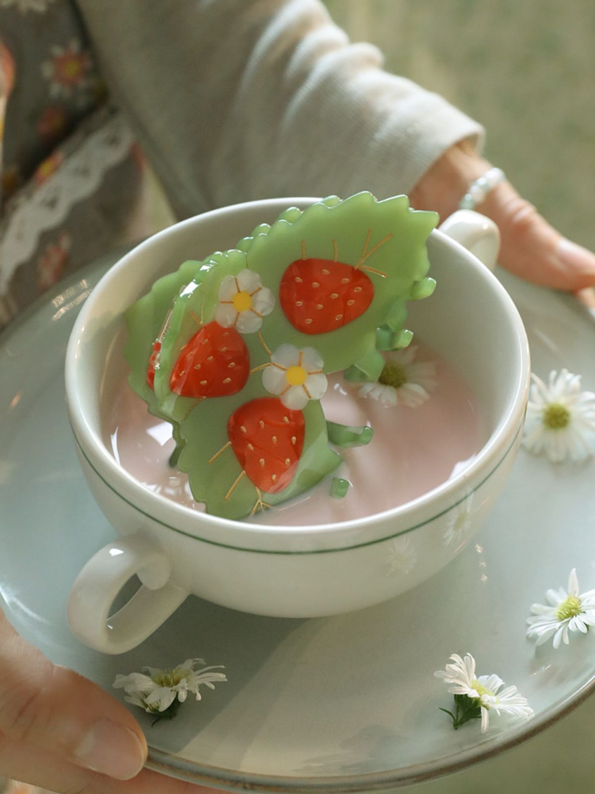 쿠쿠수제뜨(COUCOU SUZETTE) Strawberry field Hair Claw