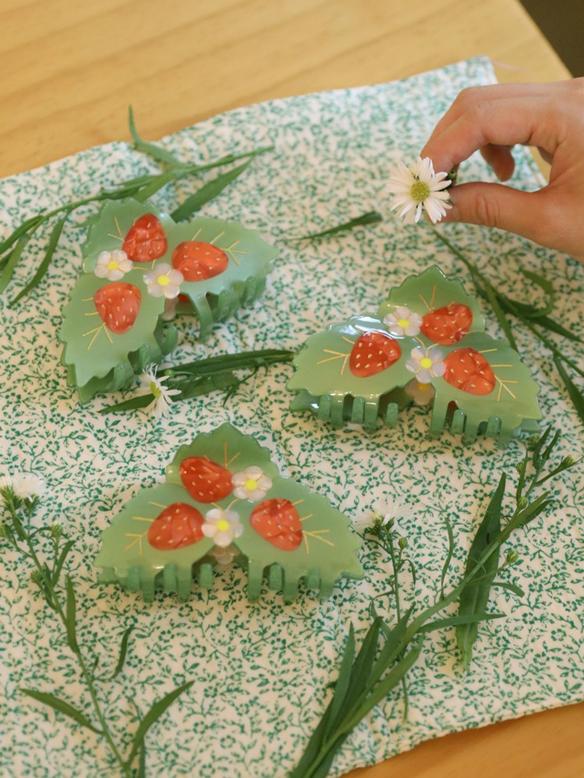쿠쿠수제뜨(COUCOU SUZETTE) Strawberry field Hair Claw