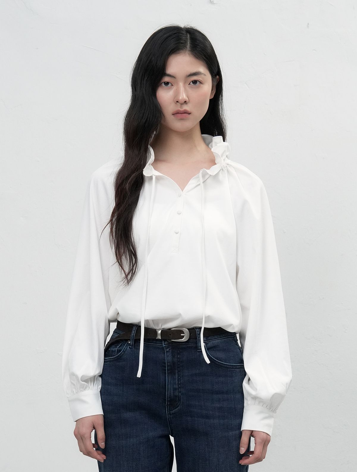 제너럴아이디어(GENERALIDEA) 루즈핏 프릴 카라 블라우스 [WHITE] / WBE3L03504