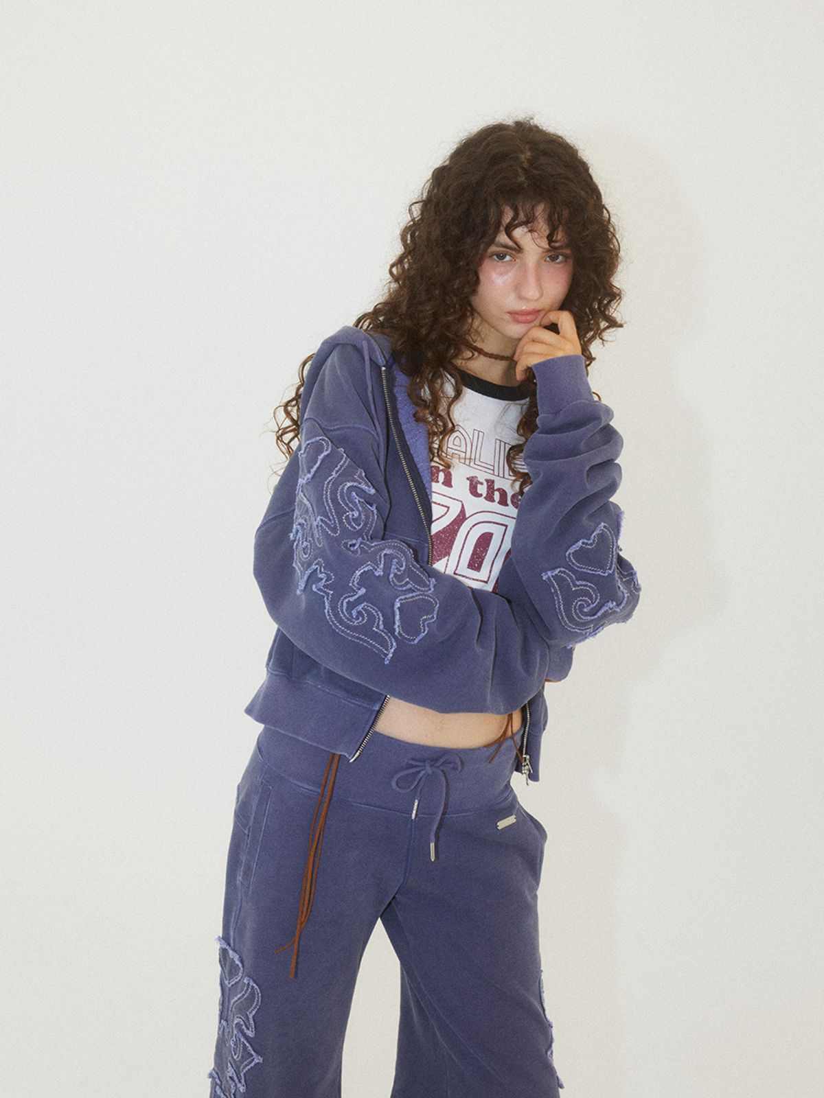 에즈이프 캘리(ASIF CALIE) APPLIQUE 2WAY HOOD ZIP-UP BLUE