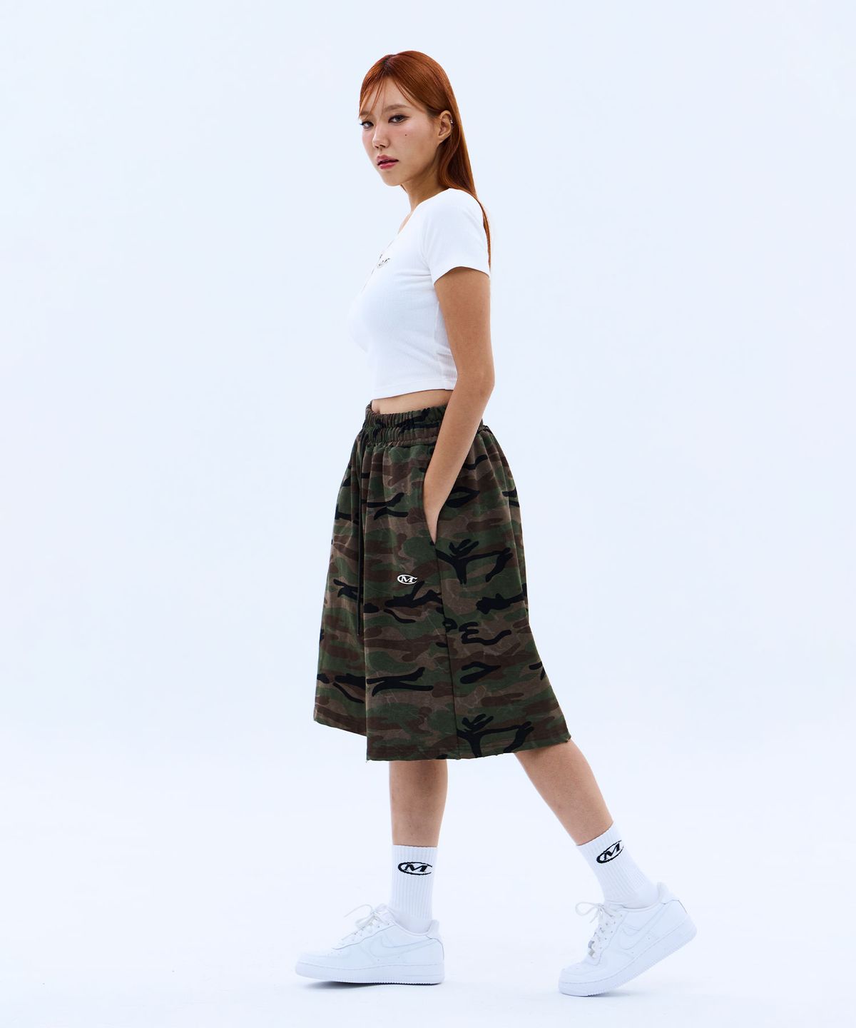 미학(MIHAK) 메탈 로고 카모 버뮤다 팬츠 (CAMO)