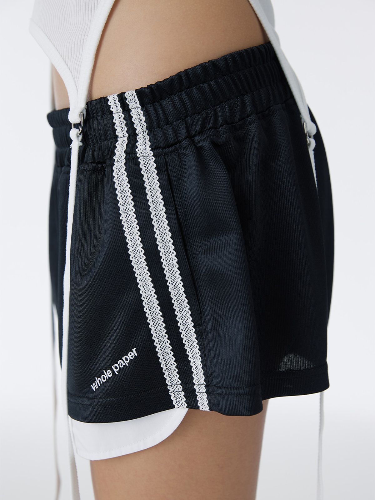 홀페이퍼(WHOLE PAPER) 레이스 라인 트랙 쇼츠 (블랙)