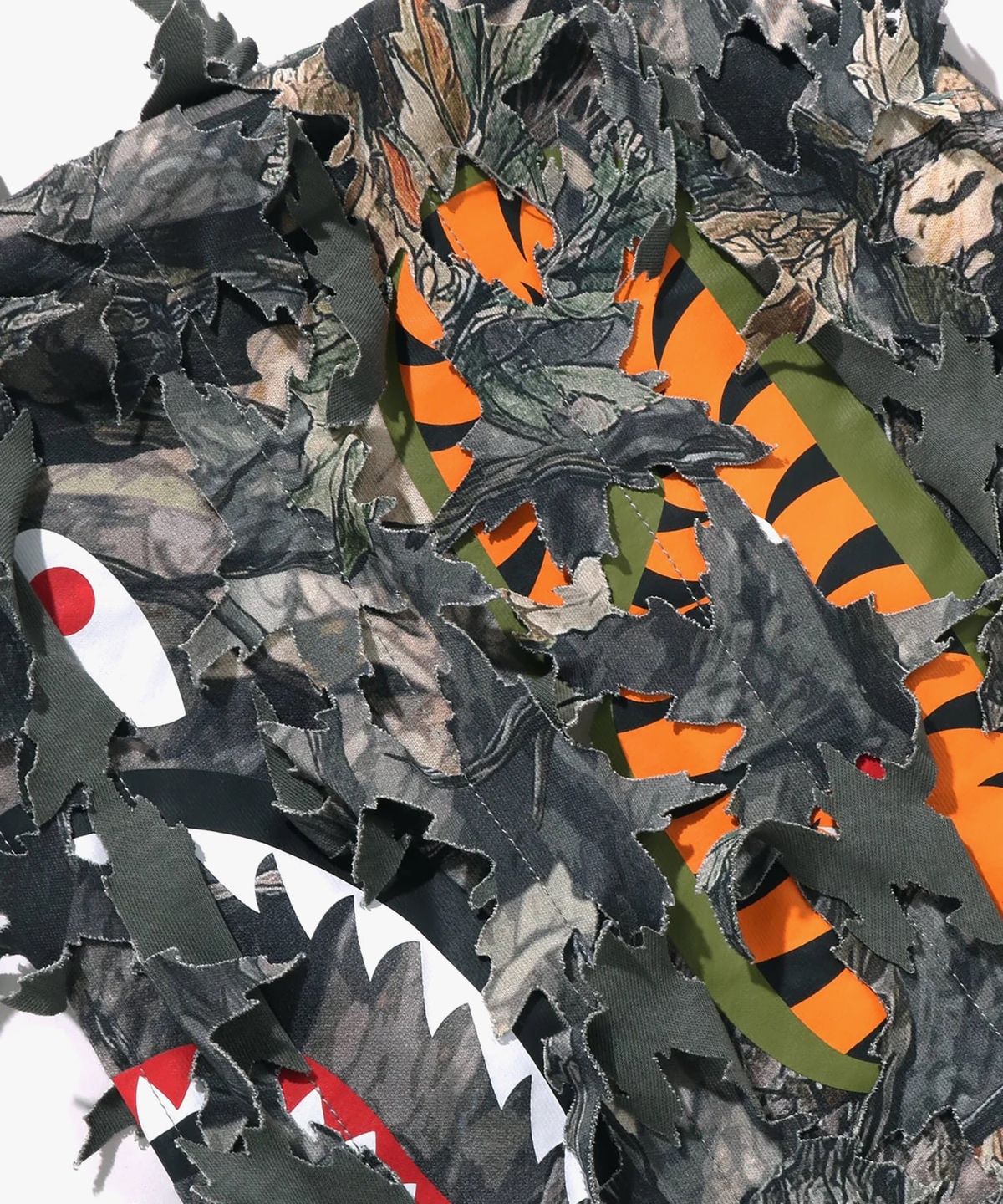 베이프(BAPE) 트리 엣지 카모 레이저 컷 샤크 크롭 핏 풀 집 후드(M) BROWN