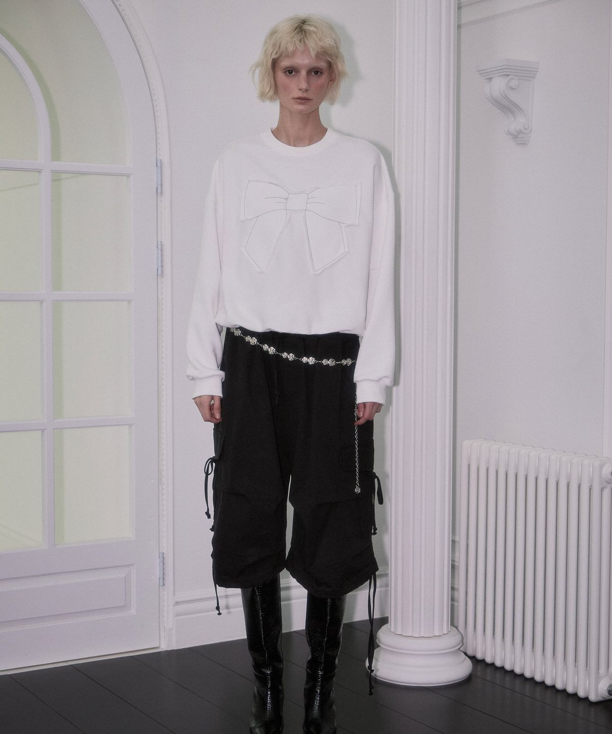 로제프란츠(ROSEFRANTZ) Patch Ribbon Sweatshirt [Ivory]