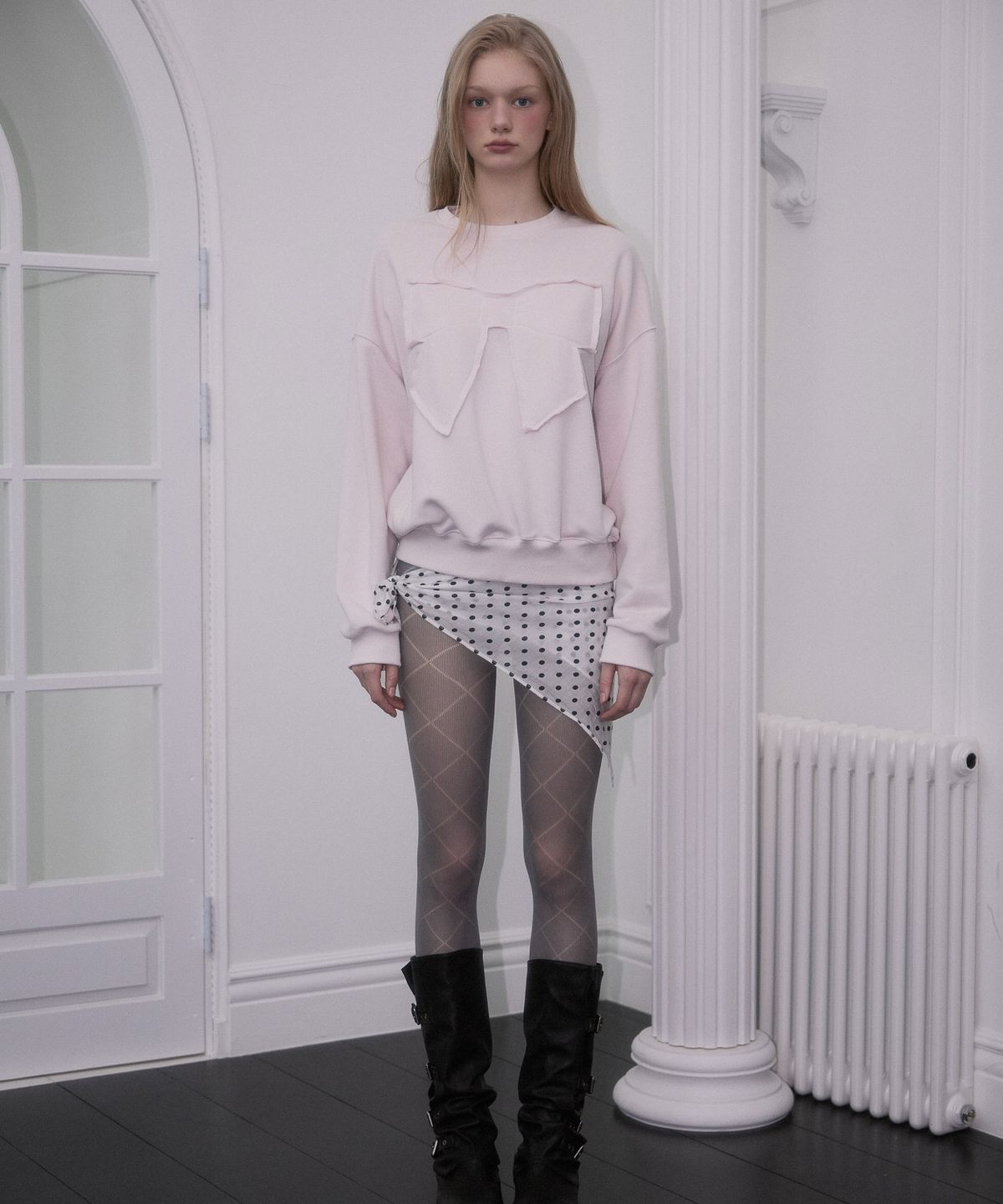 로제프란츠(ROSEFRANTZ) Patch Ribbon Sweatshirt [Light Pink]