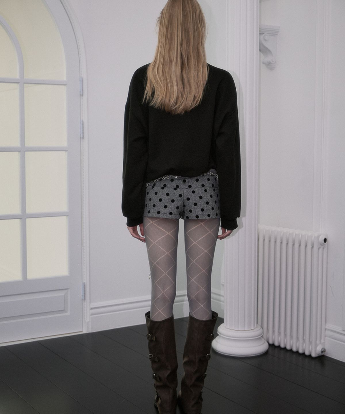 로제프란츠(ROSEFRANTZ) Patch Ribbon Sweatshirt [Black]