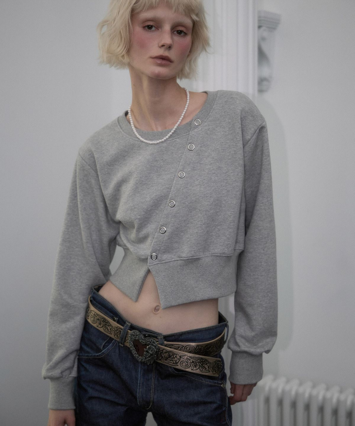 로제프란츠(ROSEFRANTZ) Eyelet Slit Sweatshirt [Gray]