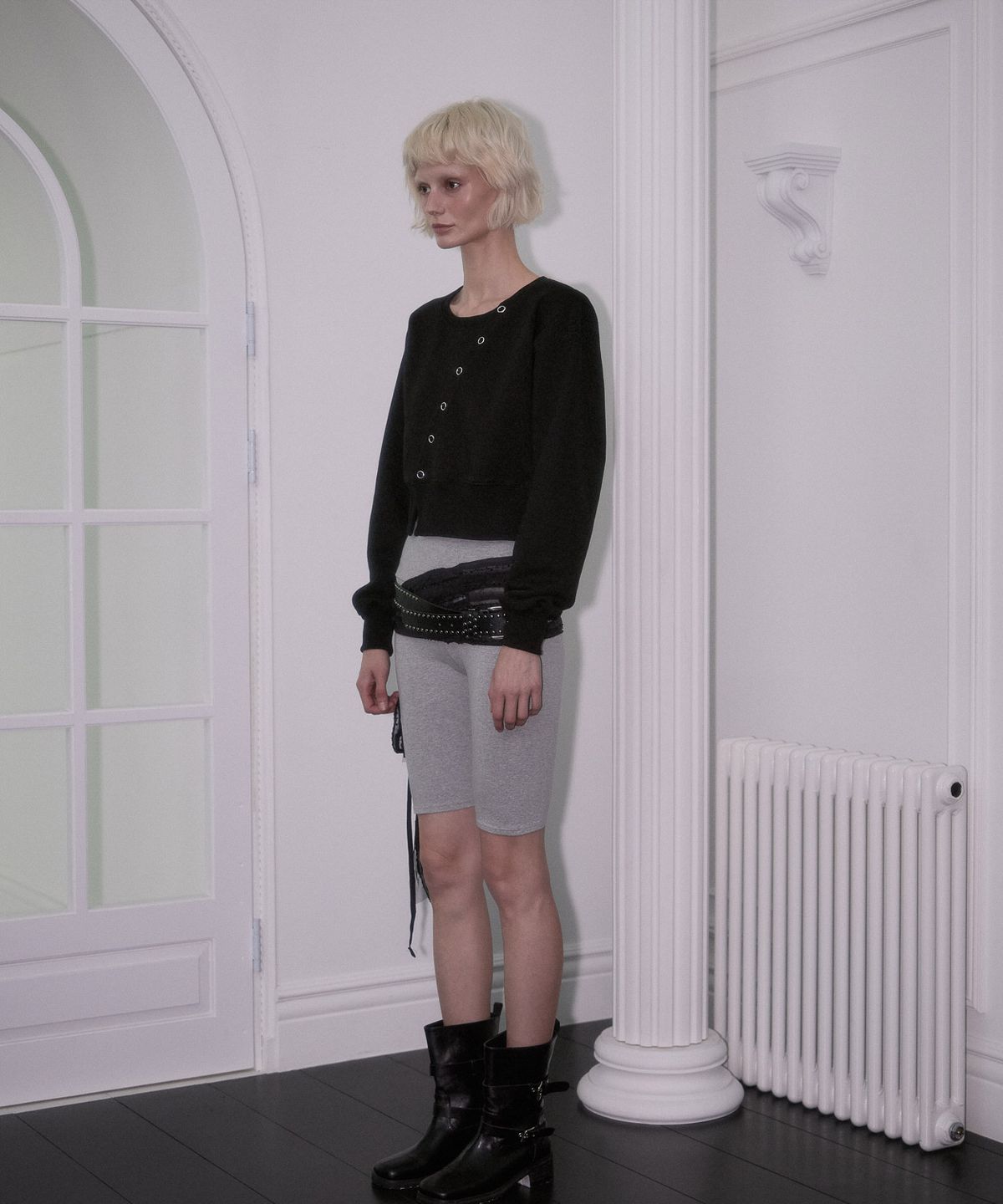 로제프란츠(ROSEFRANTZ) Eyelet Slit Sweatshirt [Black]