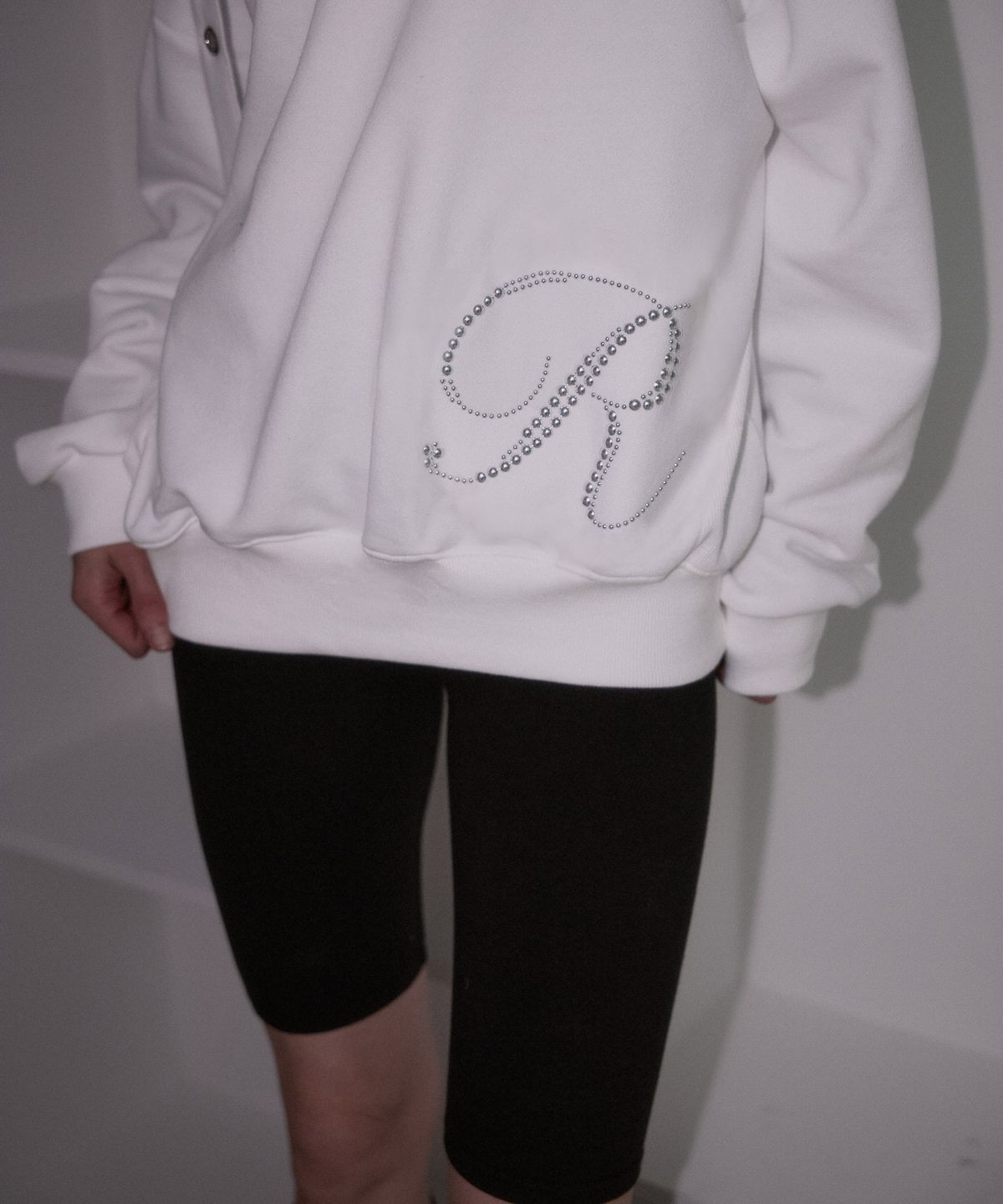 로제프란츠(ROSEFRANTZ) Eyelet Strap Open Sweatshirt [Ivory]