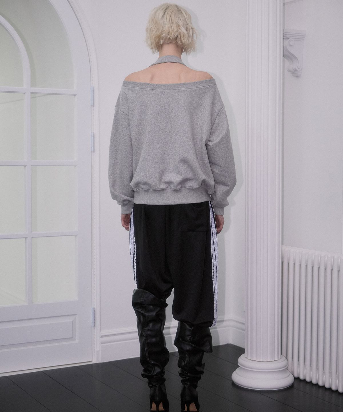 로제프란츠(ROSEFRANTZ) Eyelet Strap Open Sweatshirt [Gray]