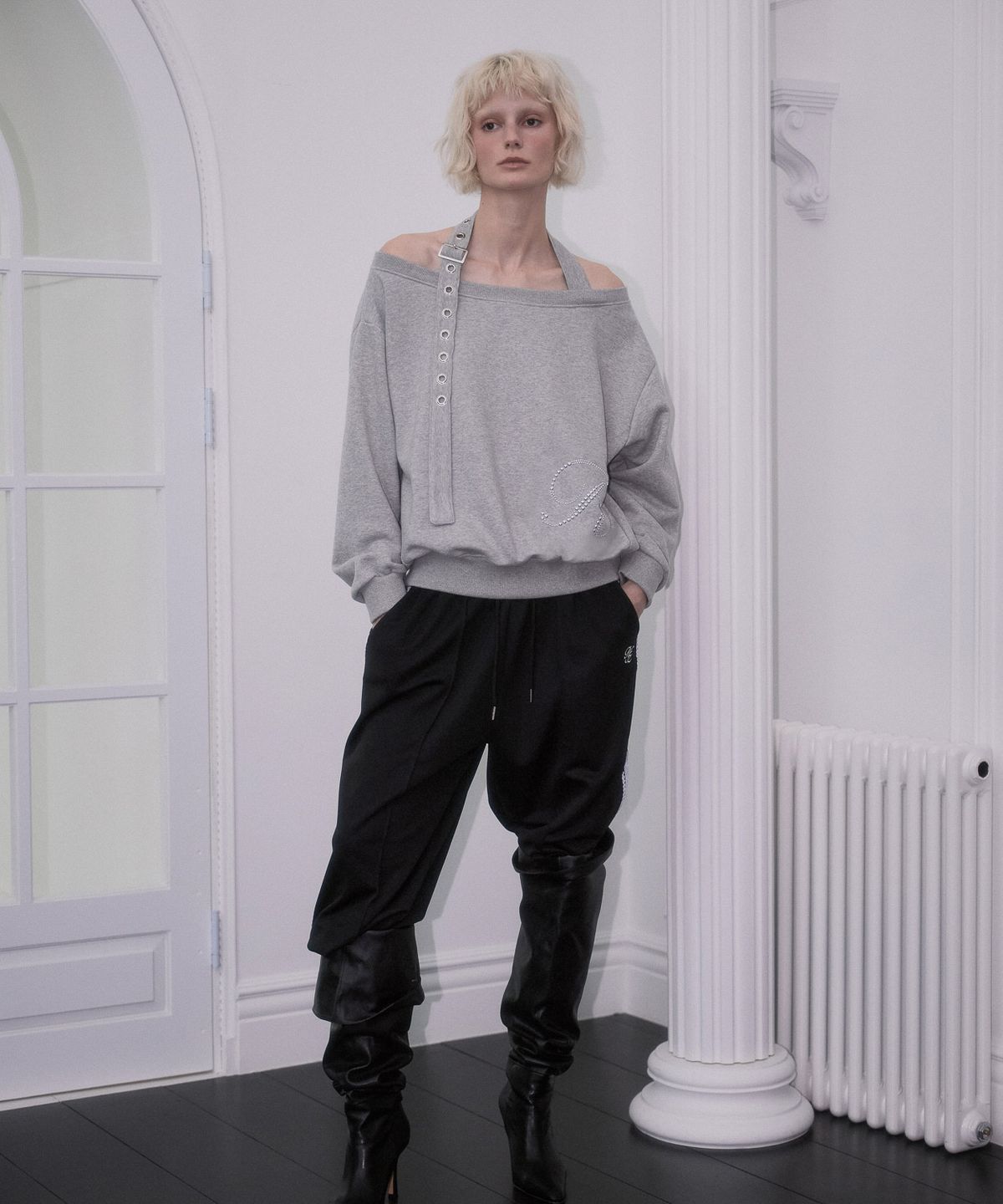 로제프란츠(ROSEFRANTZ) Eyelet Strap Open Sweatshirt [Gray]