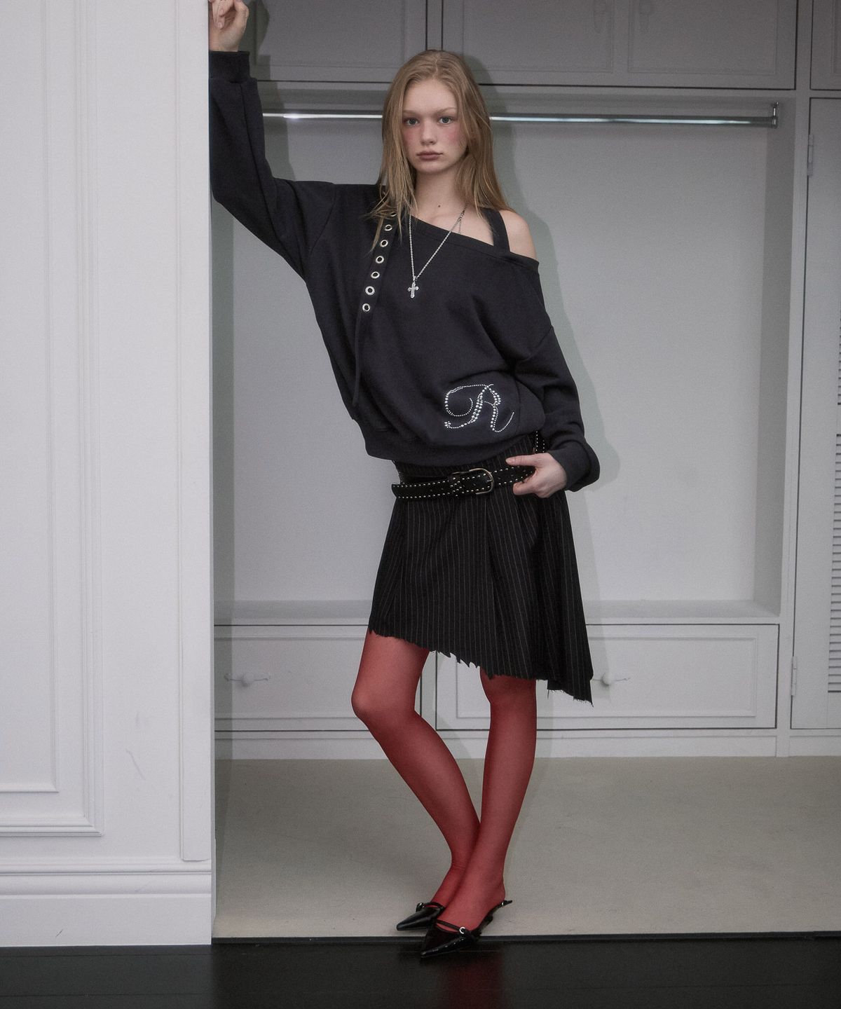 로제프란츠(ROSEFRANTZ) Eyelet Strap Open Sweatshirt [Charcoal]