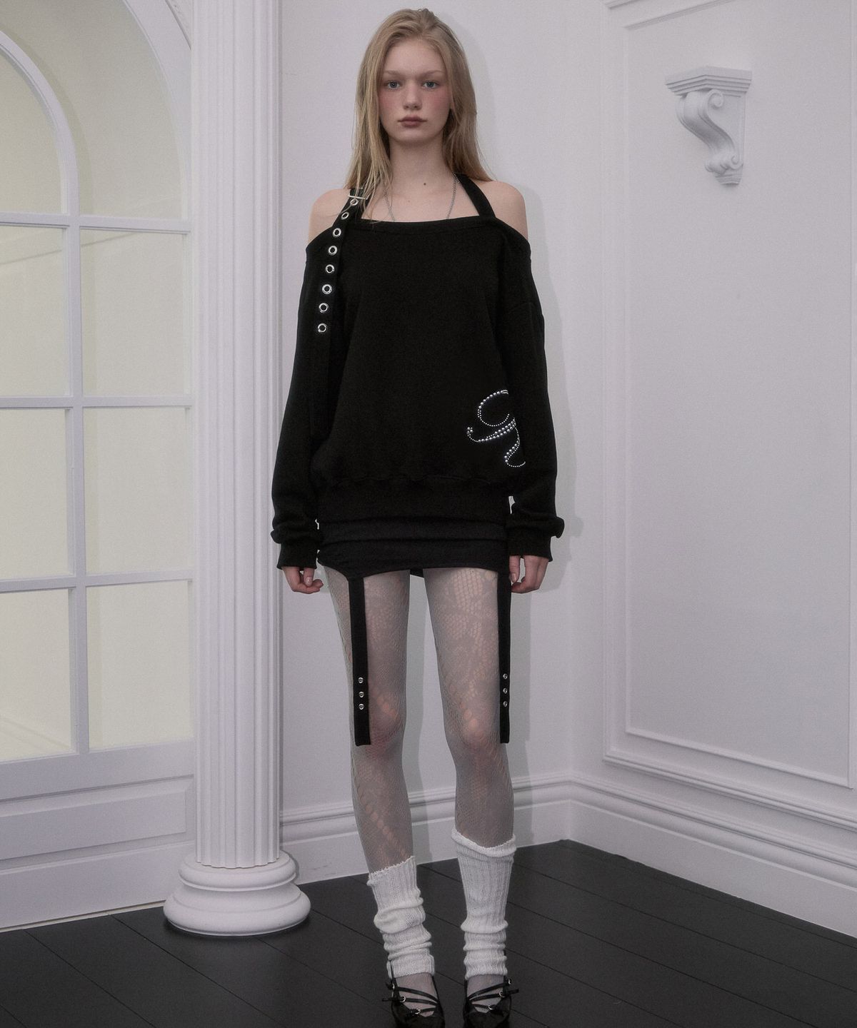 로제프란츠(ROSEFRANTZ) Eyelet Strap Open Sweatshirt [Black]