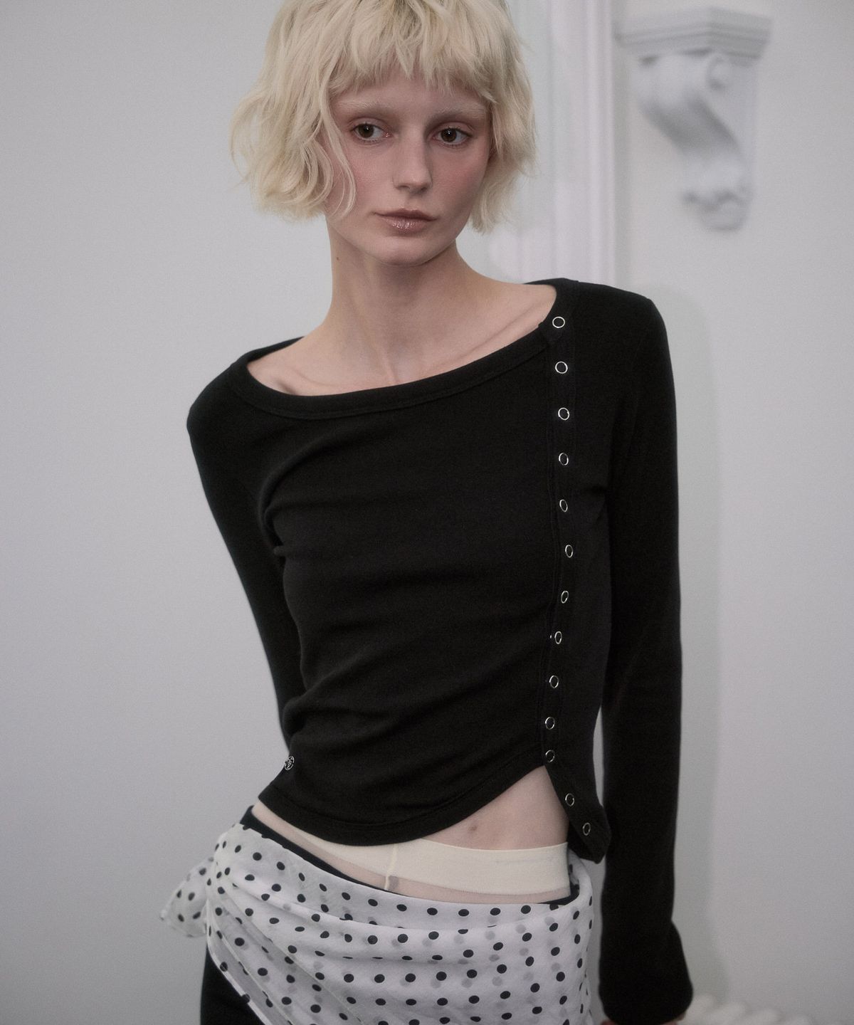 로제프란츠(ROSEFRANTZ) Side Eyelet Long Sleeve [Black]