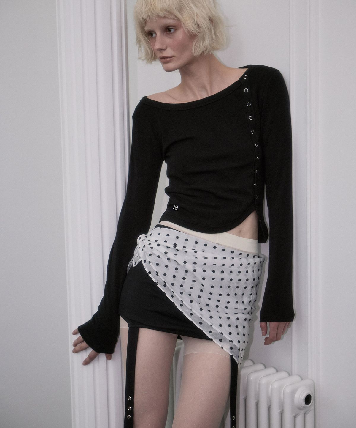 로제프란츠(ROSEFRANTZ) Side Eyelet Long Sleeve [Black]