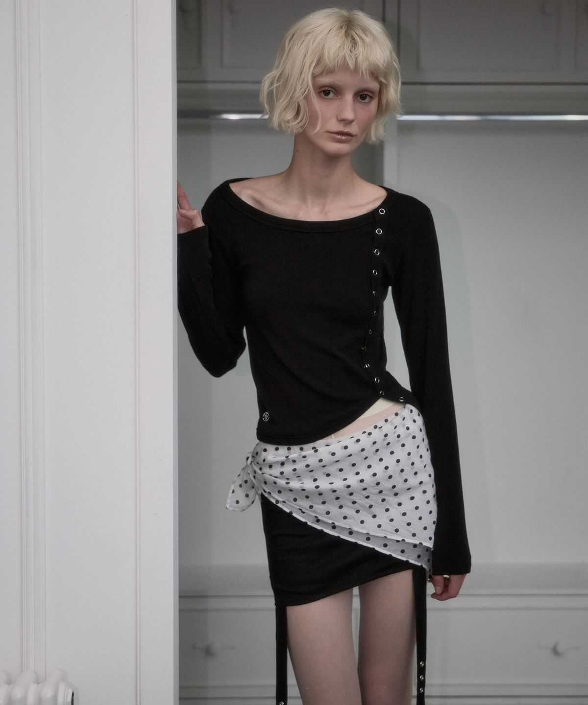 로제프란츠(ROSEFRANTZ) Side Eyelet Long Sleeve [Black]