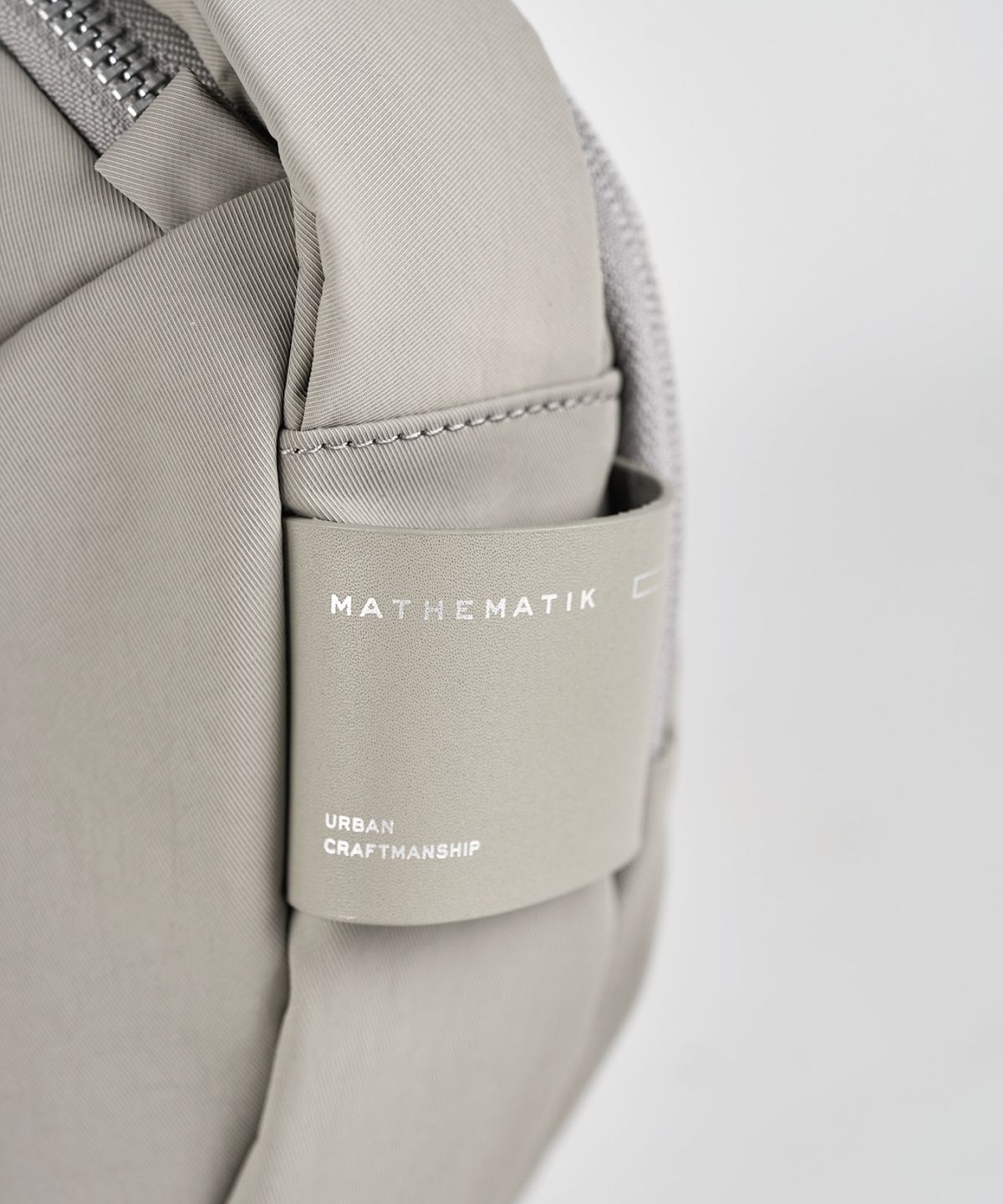 마테마틱(MATHEMATIK) 데데킨트 F23 태블릿 데일리 여행용 크로스백 웜 그레이