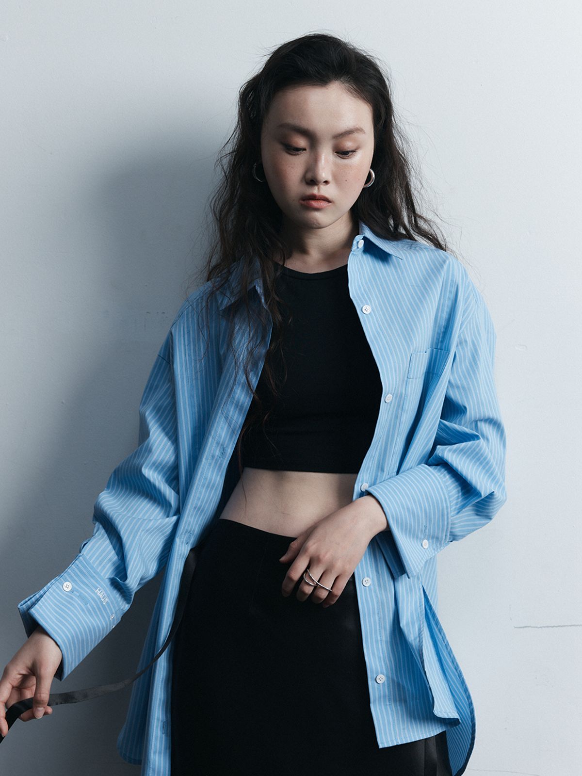 하우스공칠이씨(HAUS072C) 2WAY CUFFS BLOUSE BLUE