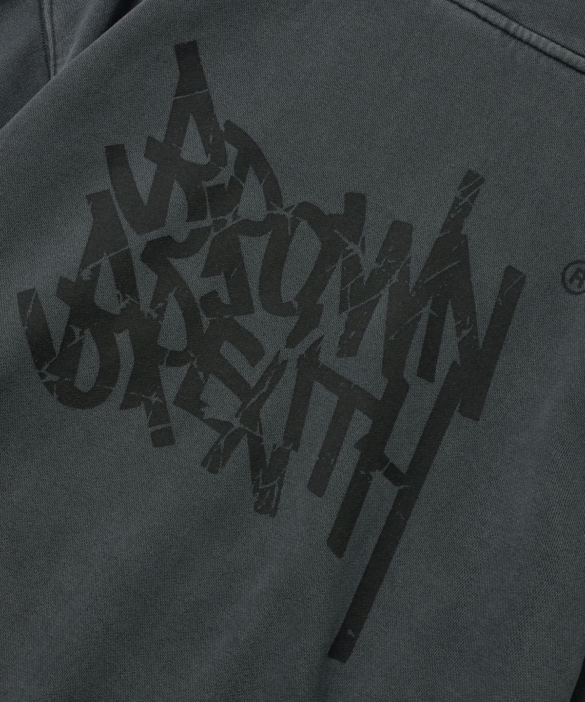 브라운브레스(BROWNBREATH) PIGMENT TAG HOOD ZIP UP - CHARCOAL