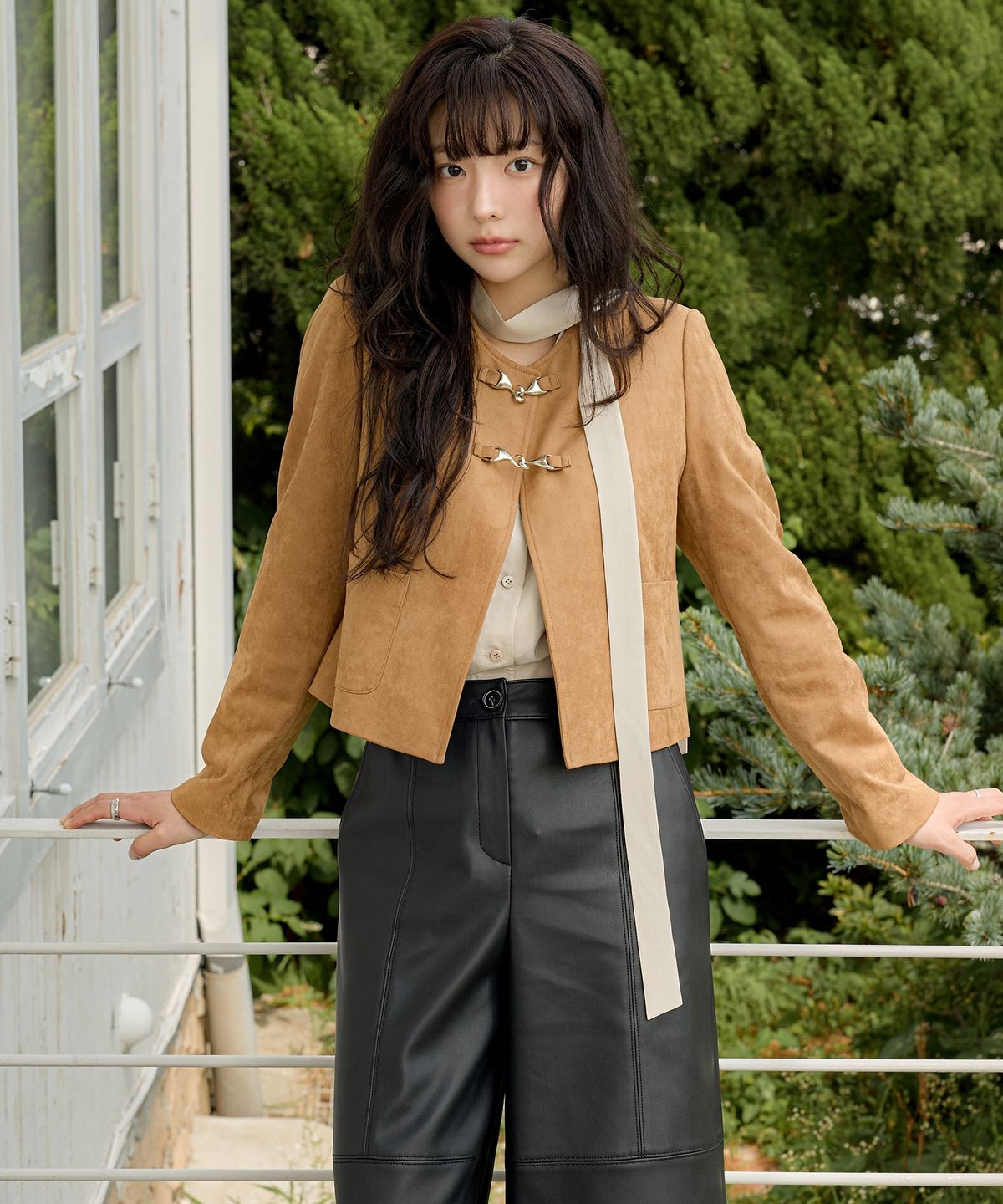 올리브 데 올리브(OLIVE DES OLIVE) 라운드넥 스웨이드 크롭 자켓 OL5XJ2050