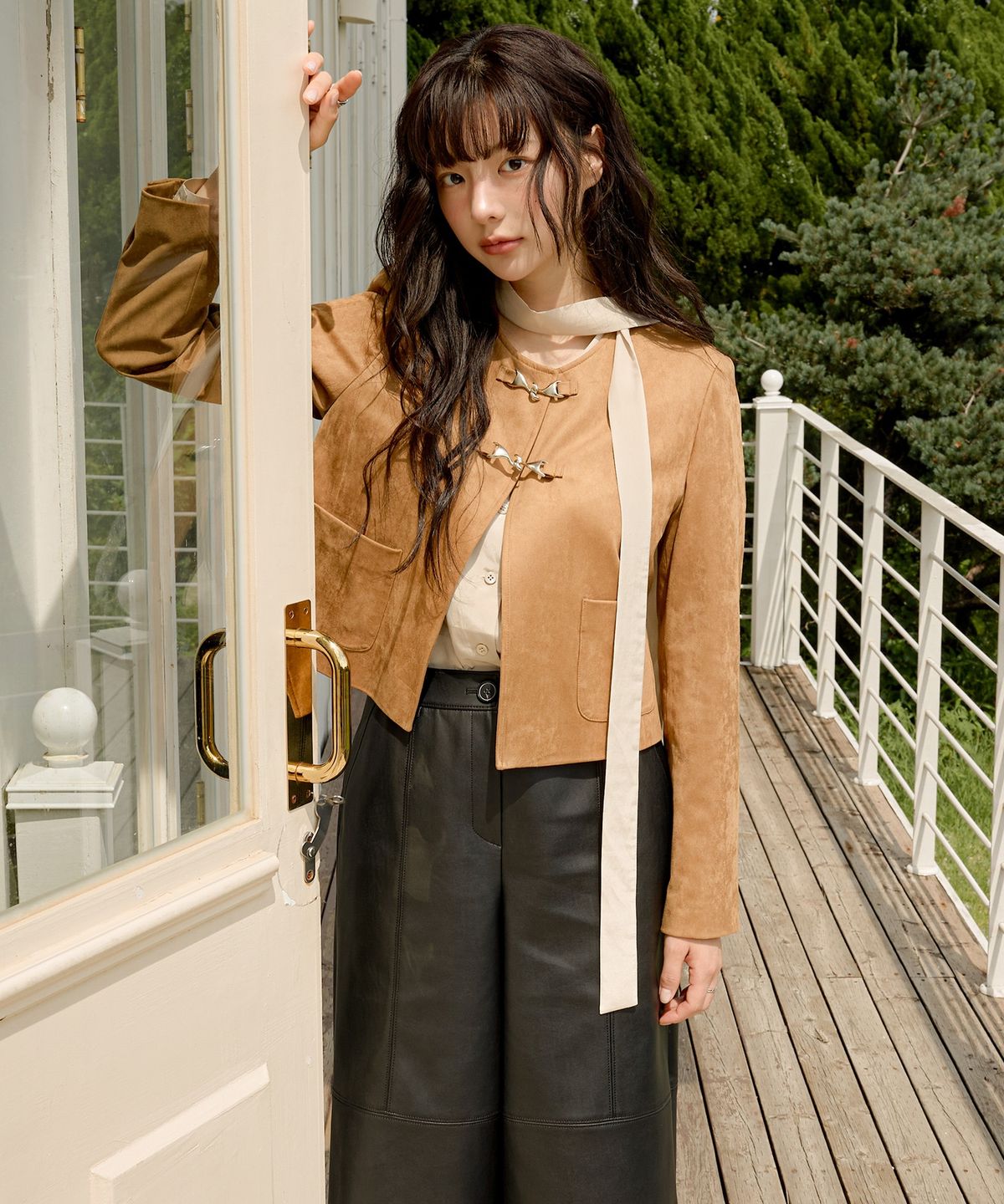 올리브 데 올리브(OLIVE DES OLIVE) 라운드넥 스웨이드 크롭 자켓 OL5XJ2050