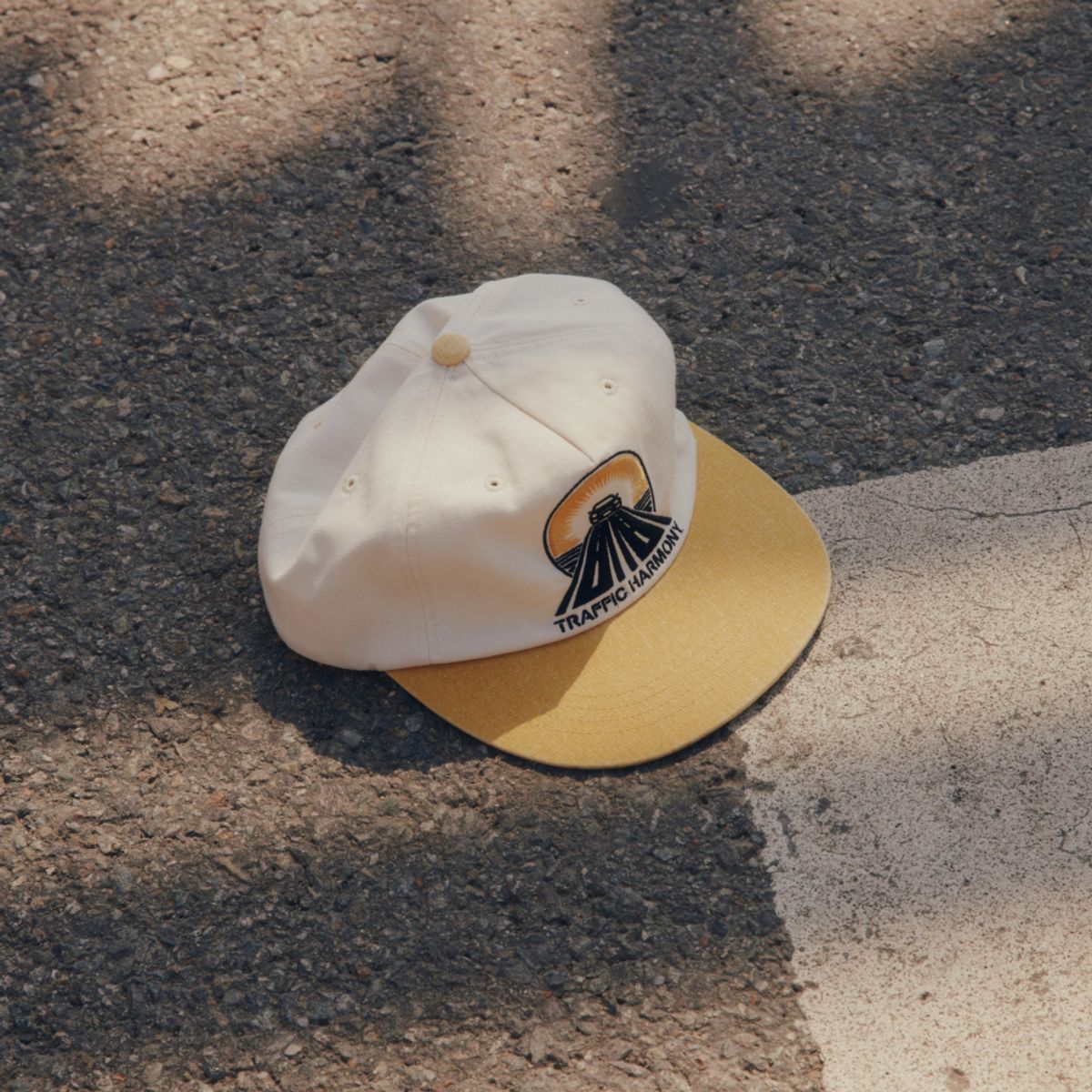 트래픽하모니(TRAFFIC HARMONY) DRIVE LOGO TRUCKER HAT_WASHING YELLOW